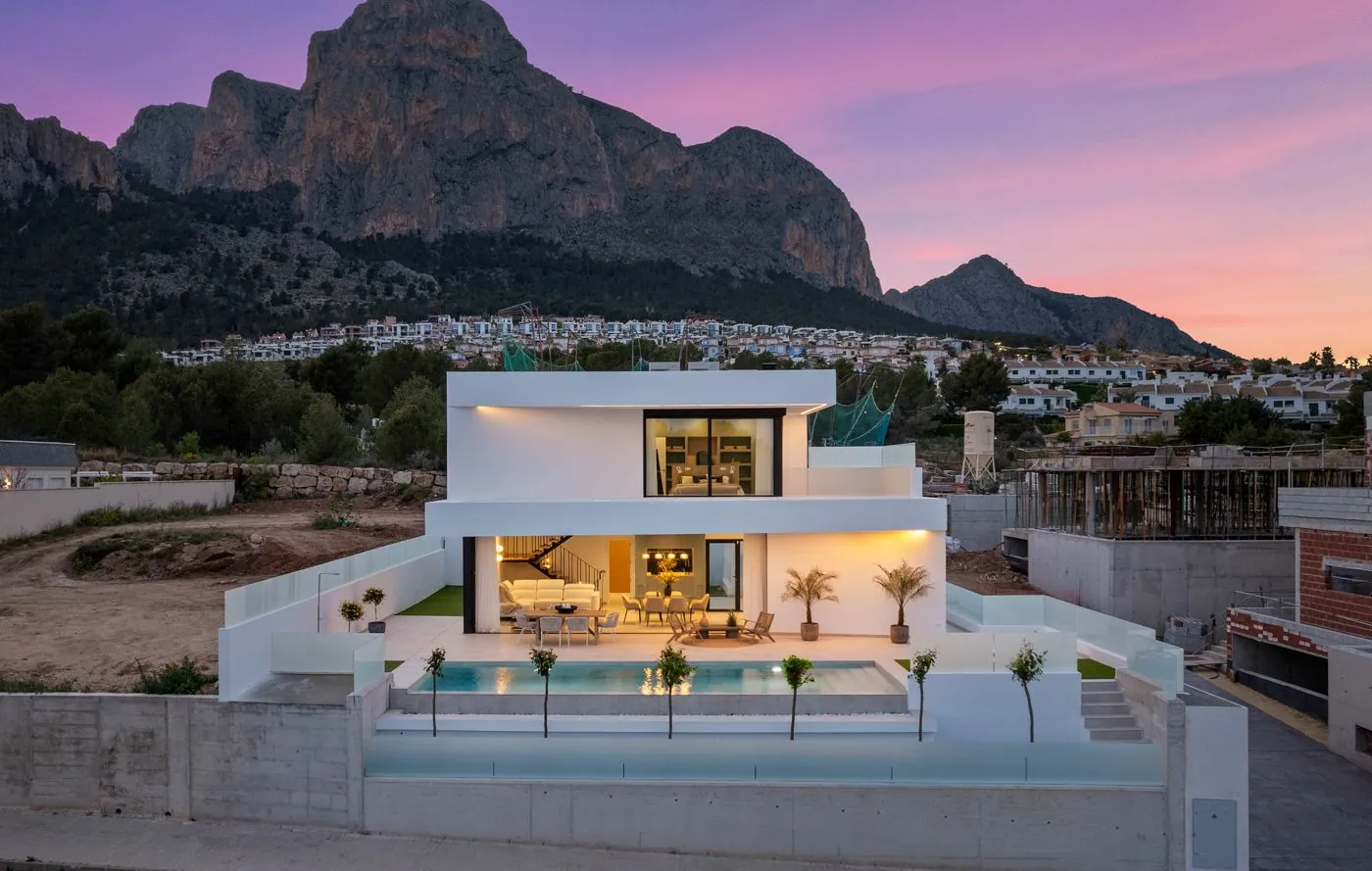 Contemporary newly built villas surrounded by mountains in Polop de la Marina.
