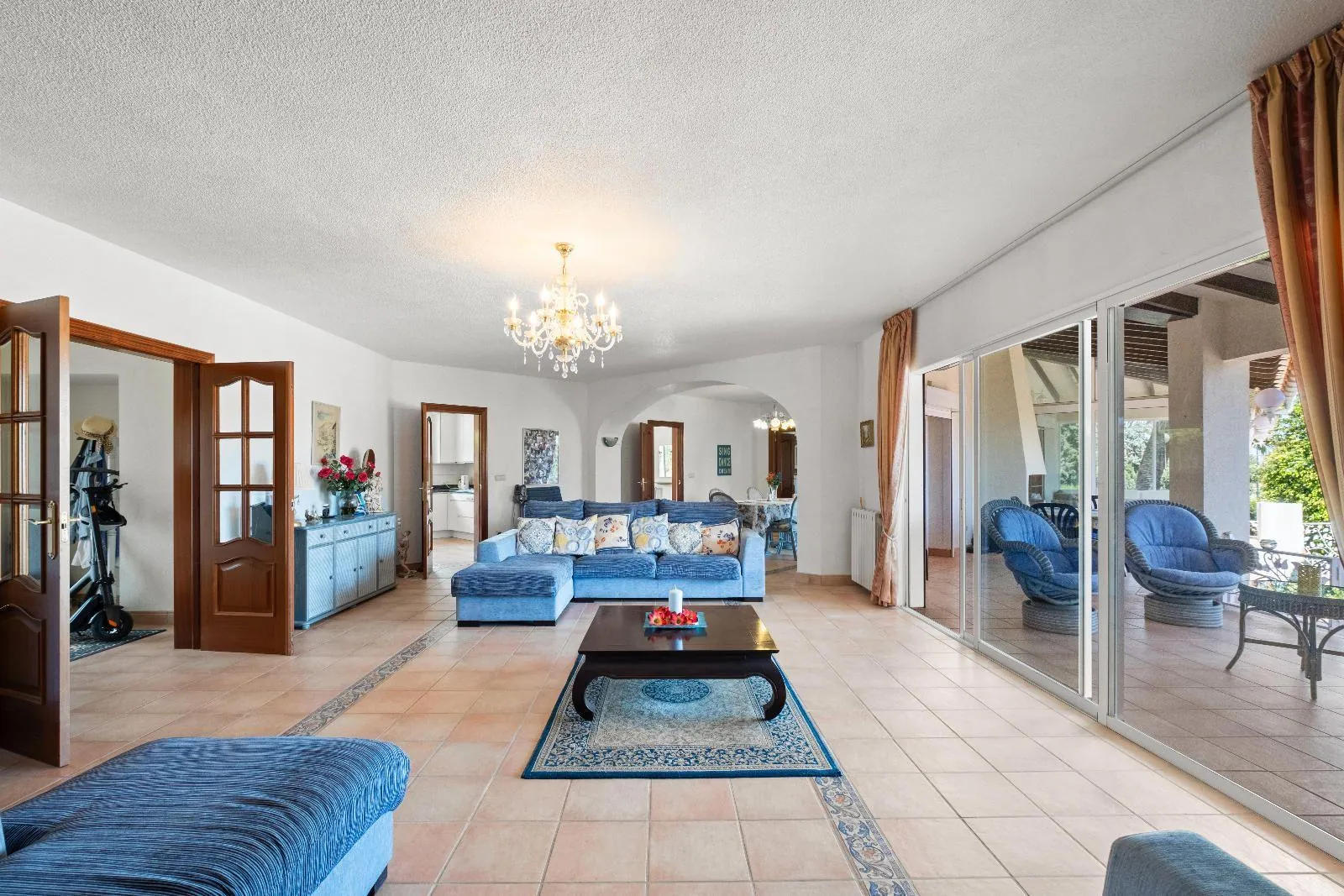 Single-storey villa in Alfaz del Pi: spaciousness, privacy, and heated pool