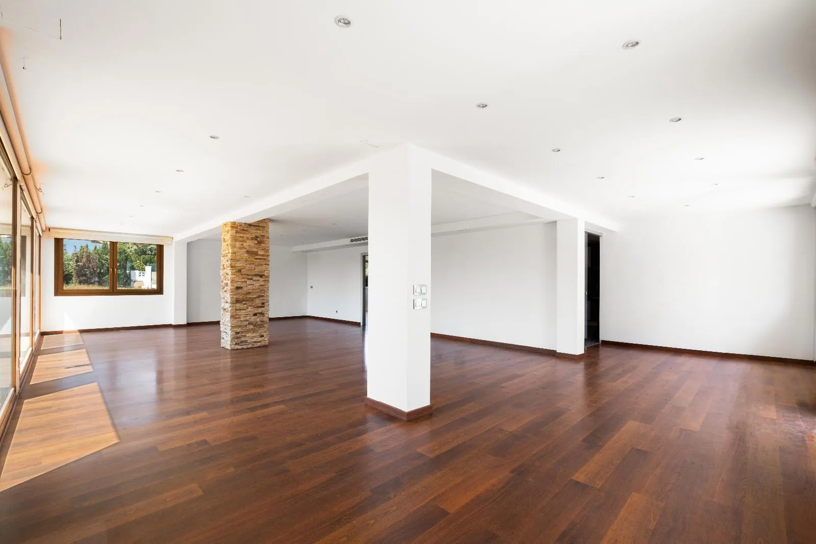 A villa designed for enjoyment: spaciousness, comfort, and privacy