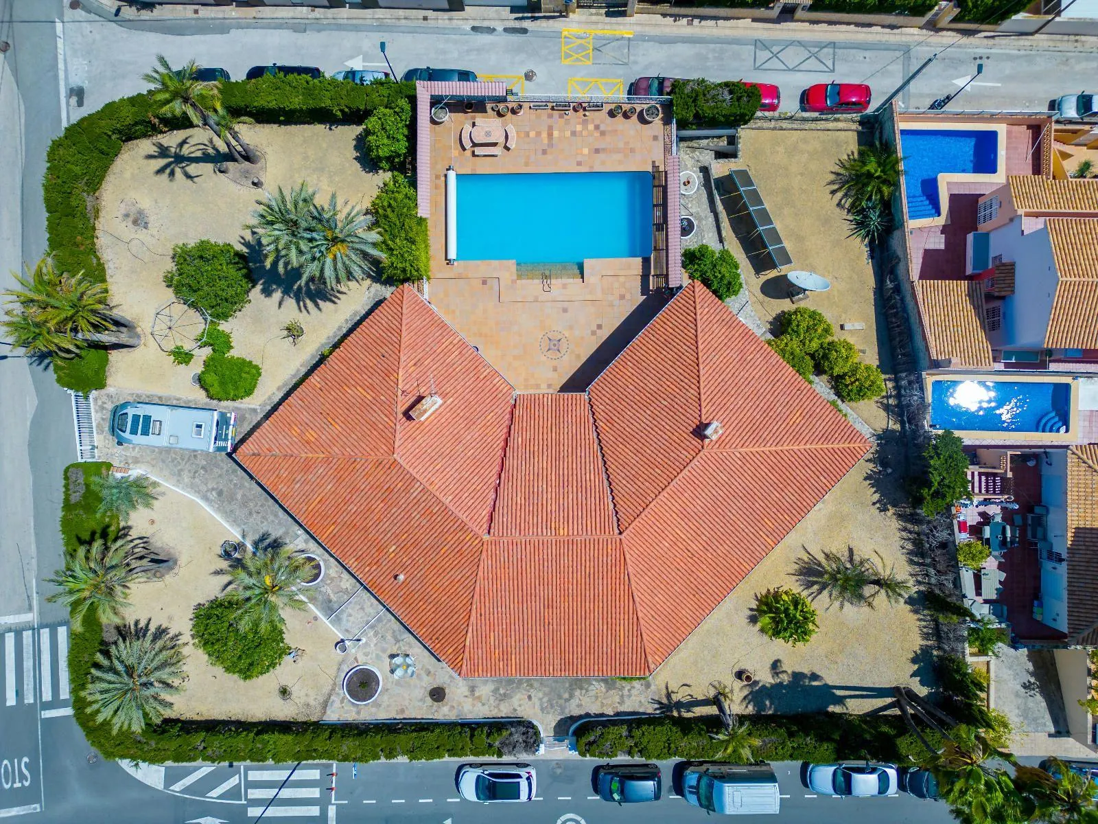 Single-storey villa in Alfaz del Pi: spaciousness, privacy, and heated pool