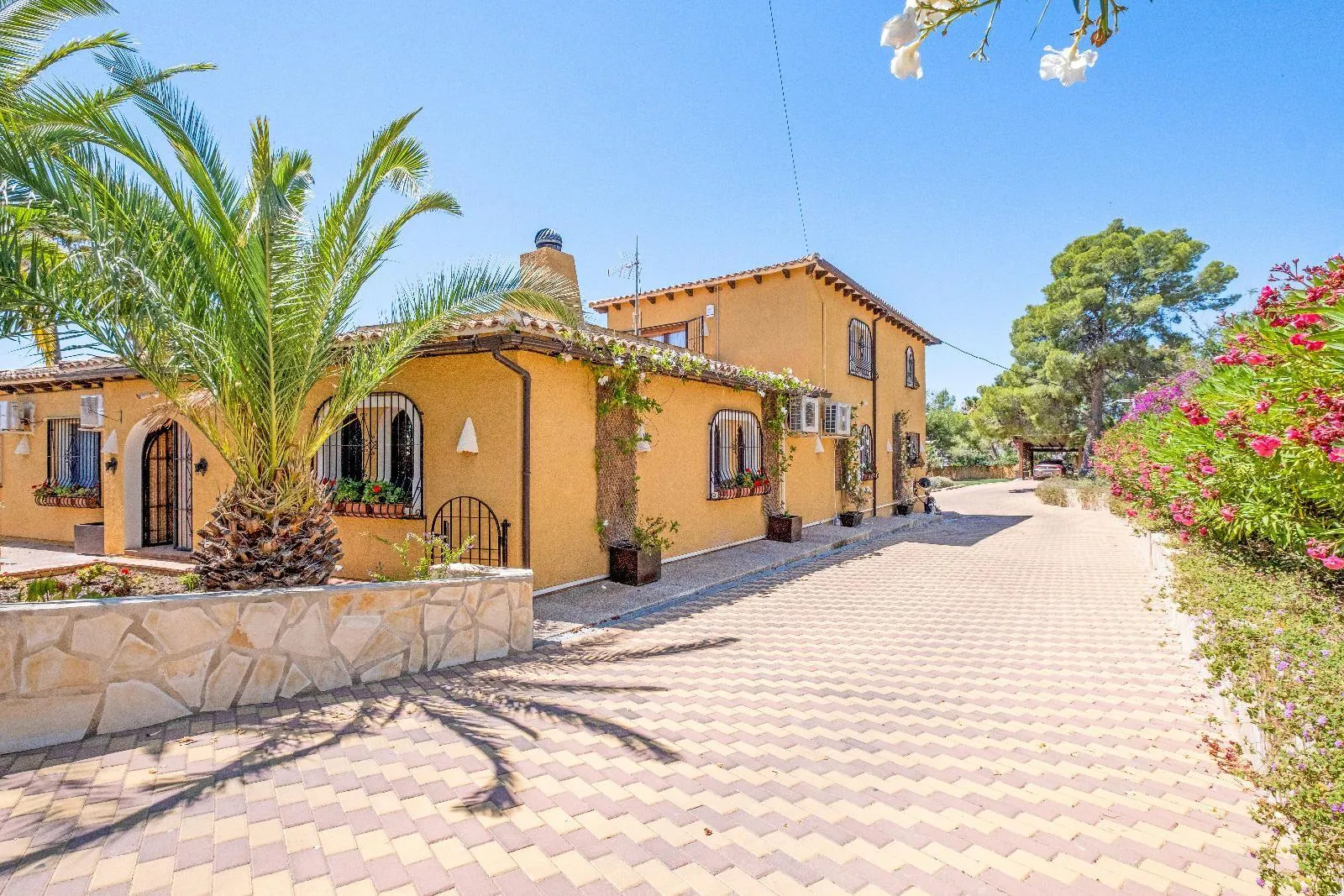 Elegant Mediterranean Villa with Panoramic Sea Views