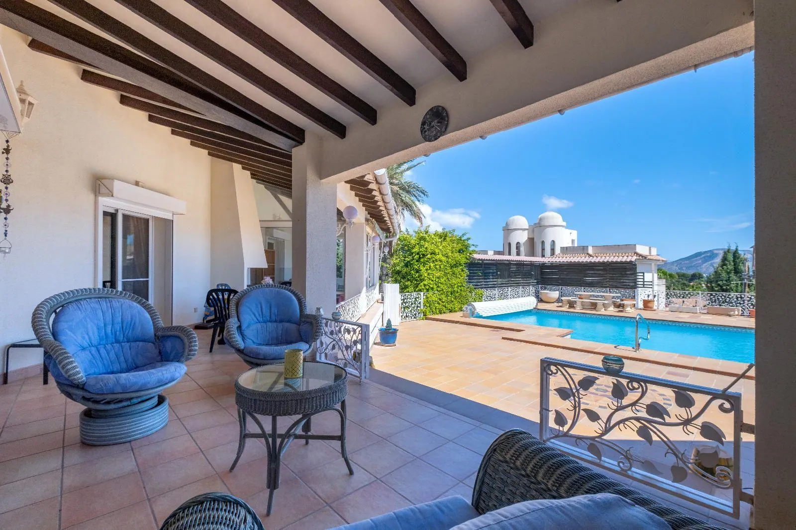 Single-storey villa in Alfaz del Pi: spaciousness, privacy, and heated pool