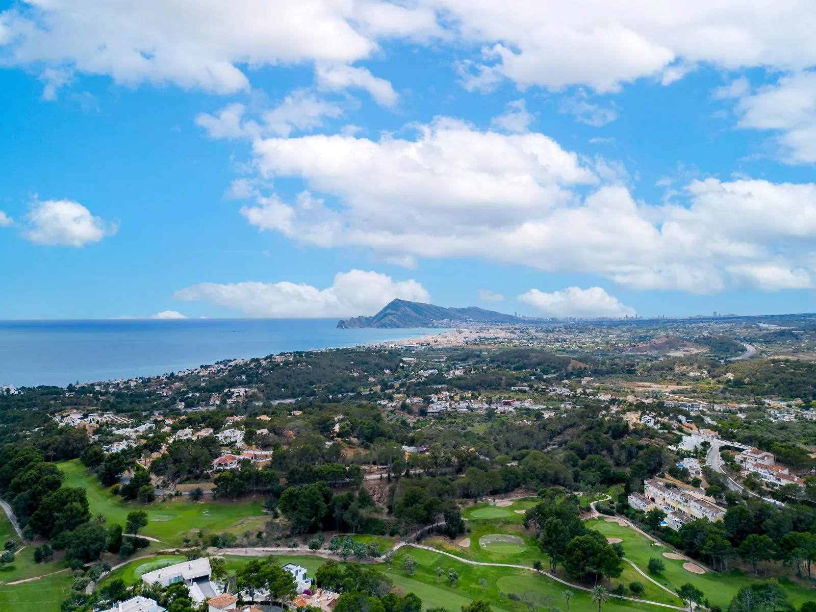 1345 - Altea La Vella, luxury by the golf: modern villa with infinity pool and premium finishes