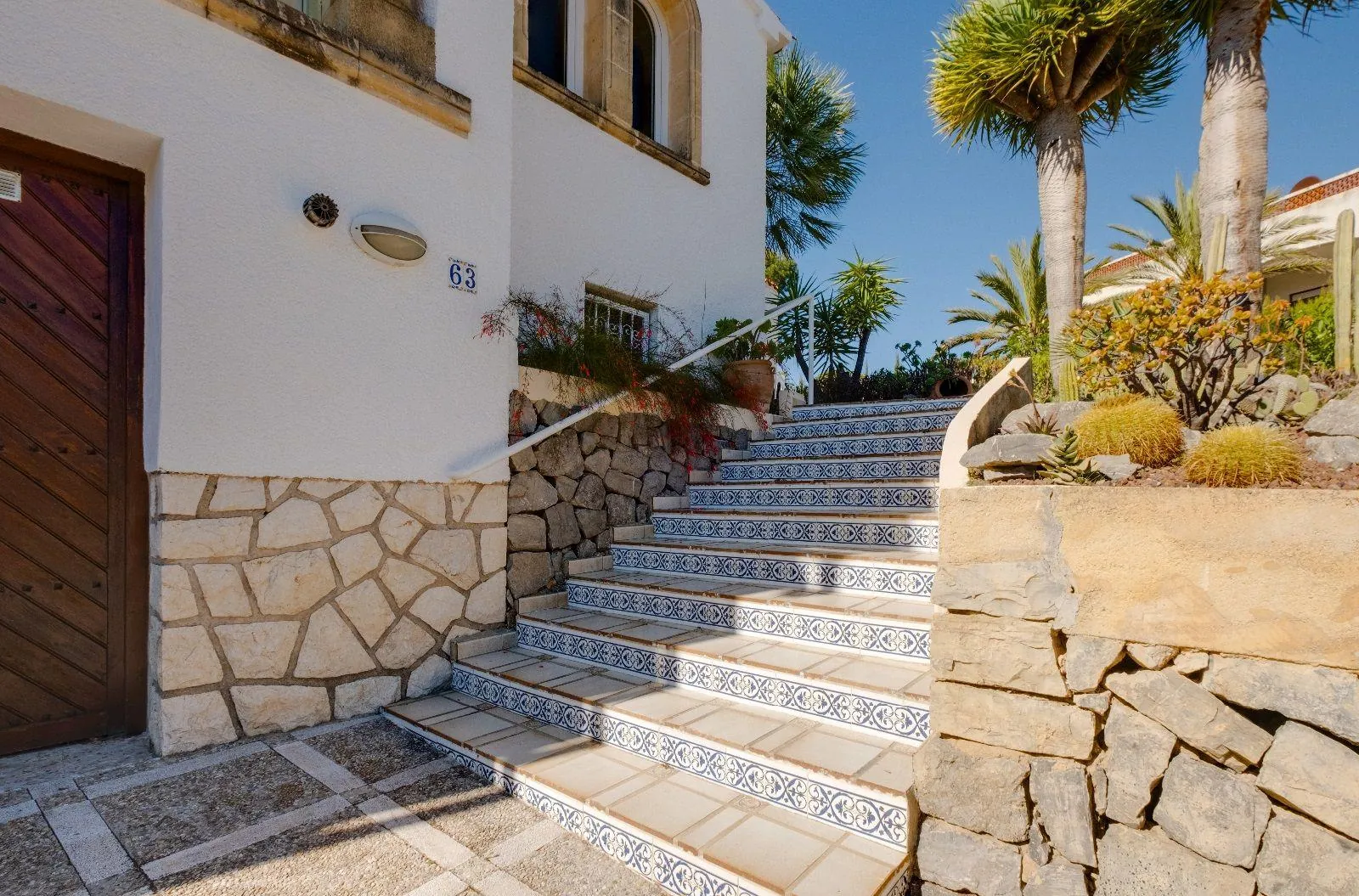 Luxurious and elegant villa with wonderful sea views