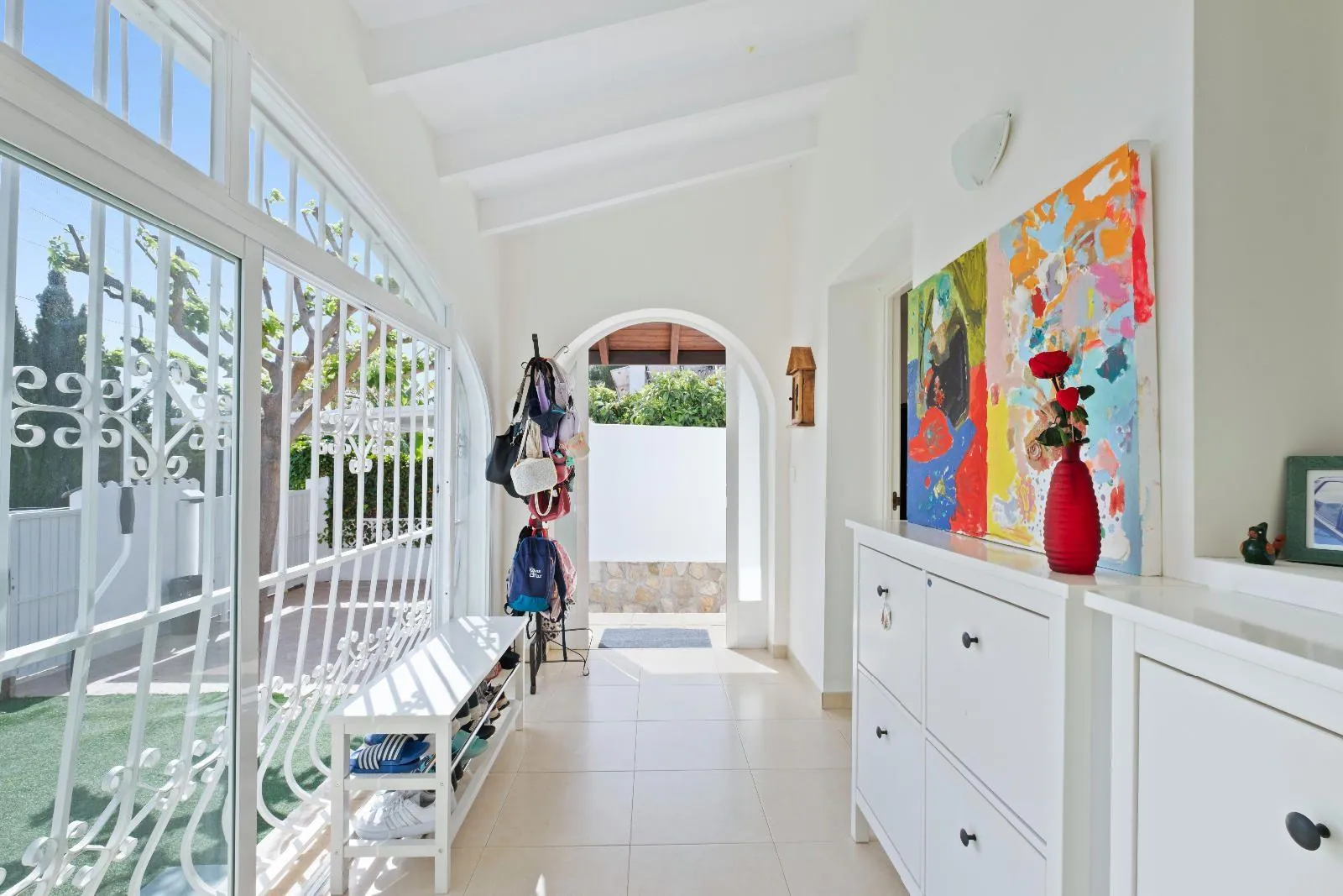 Modern and cozy villa in Alfaz del Pi: comfort, style, and serenity in one place