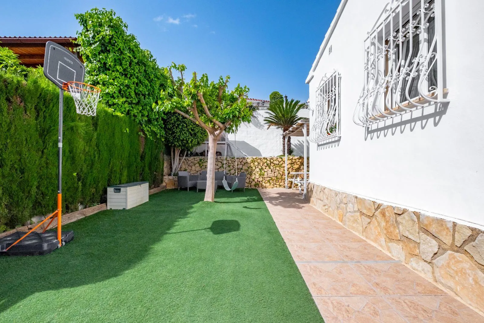 Modern and cozy villa in Alfaz del Pi: comfort, style, and serenity in one place