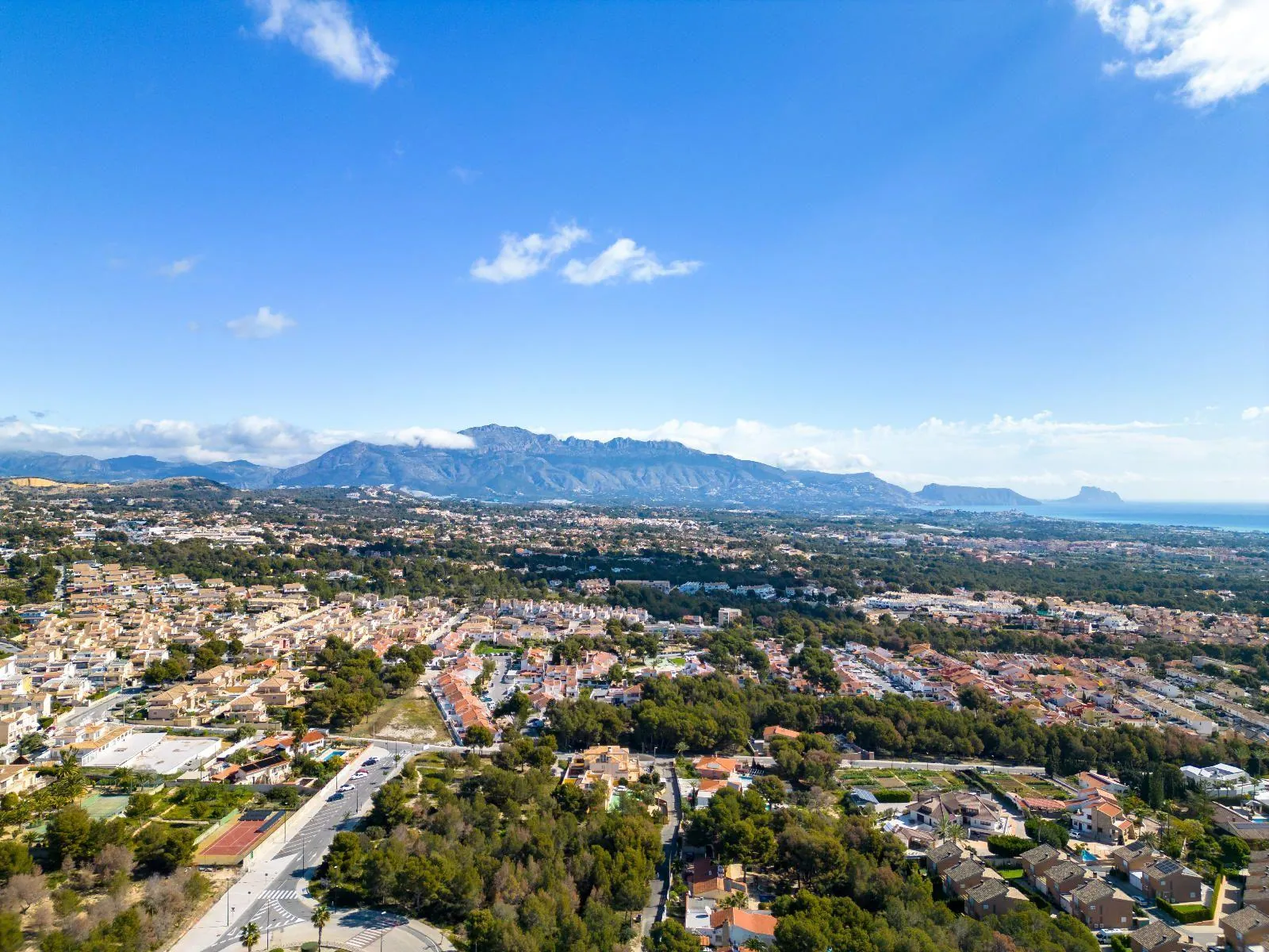 Exclusive Detached Villa with Panoramic Views, Private Pool and Outdoor Kitchen in Albir