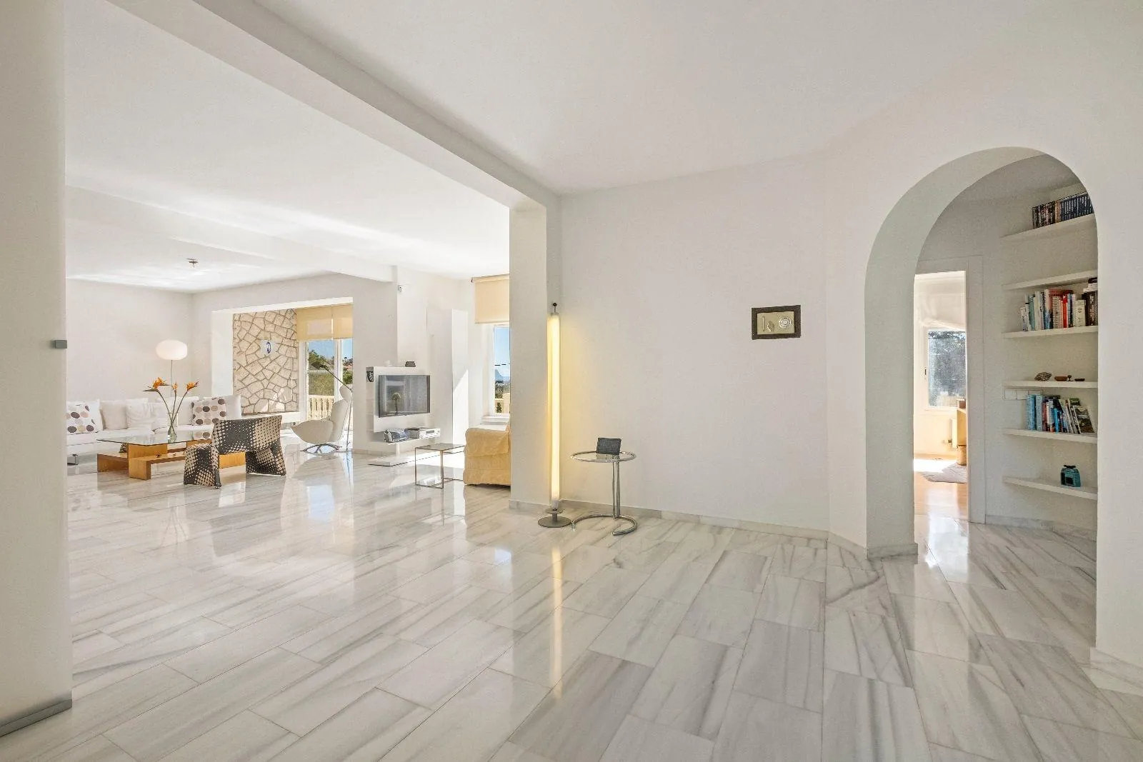 Luxurious and elegant villa with wonderful sea views