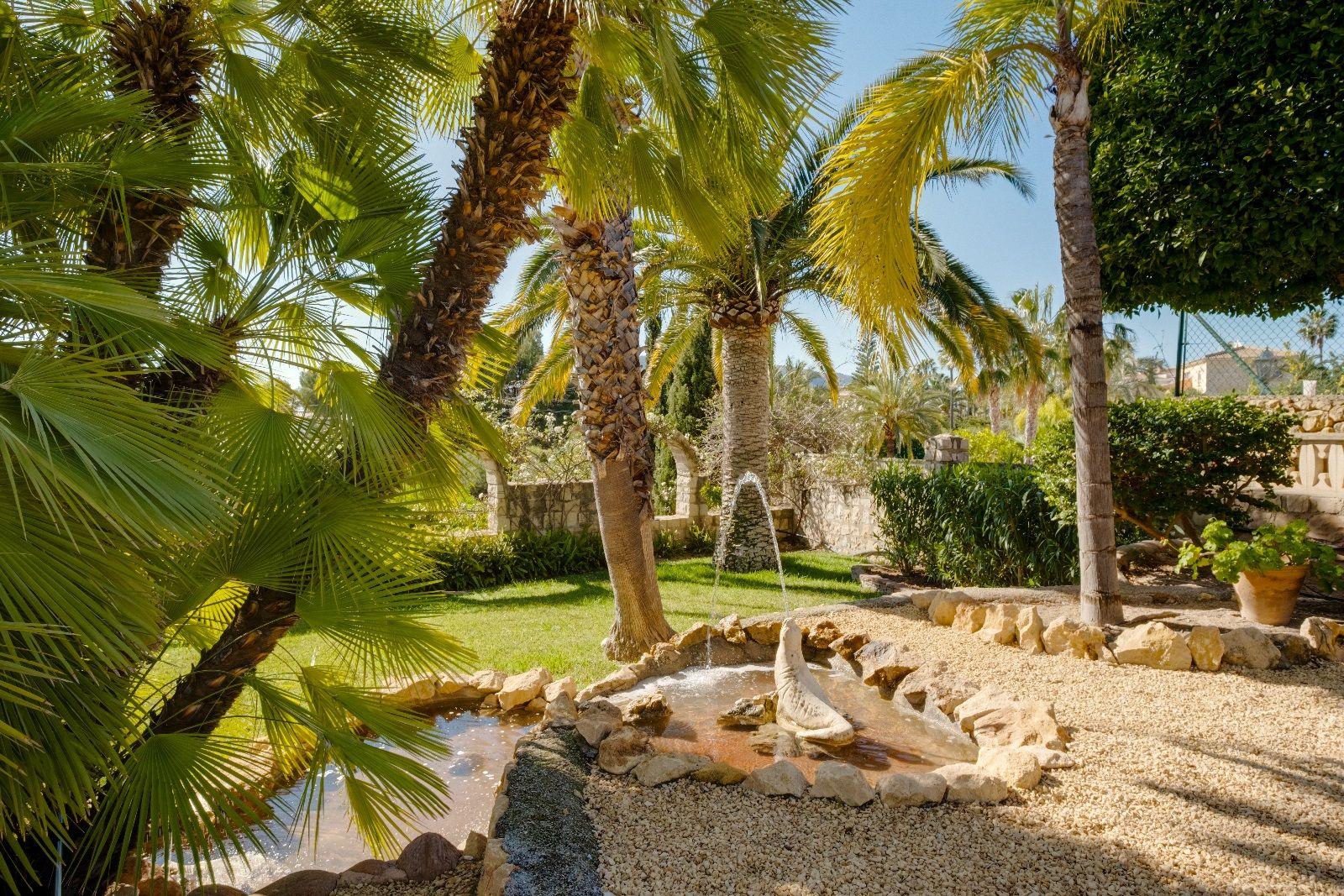 Luxurious and elegant villa with wonderful sea views