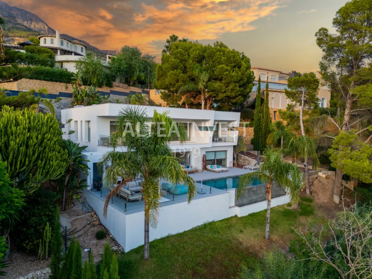 1345 - Altea La Vella, luxury by the golf: modern villa with infinity pool and premium finishes