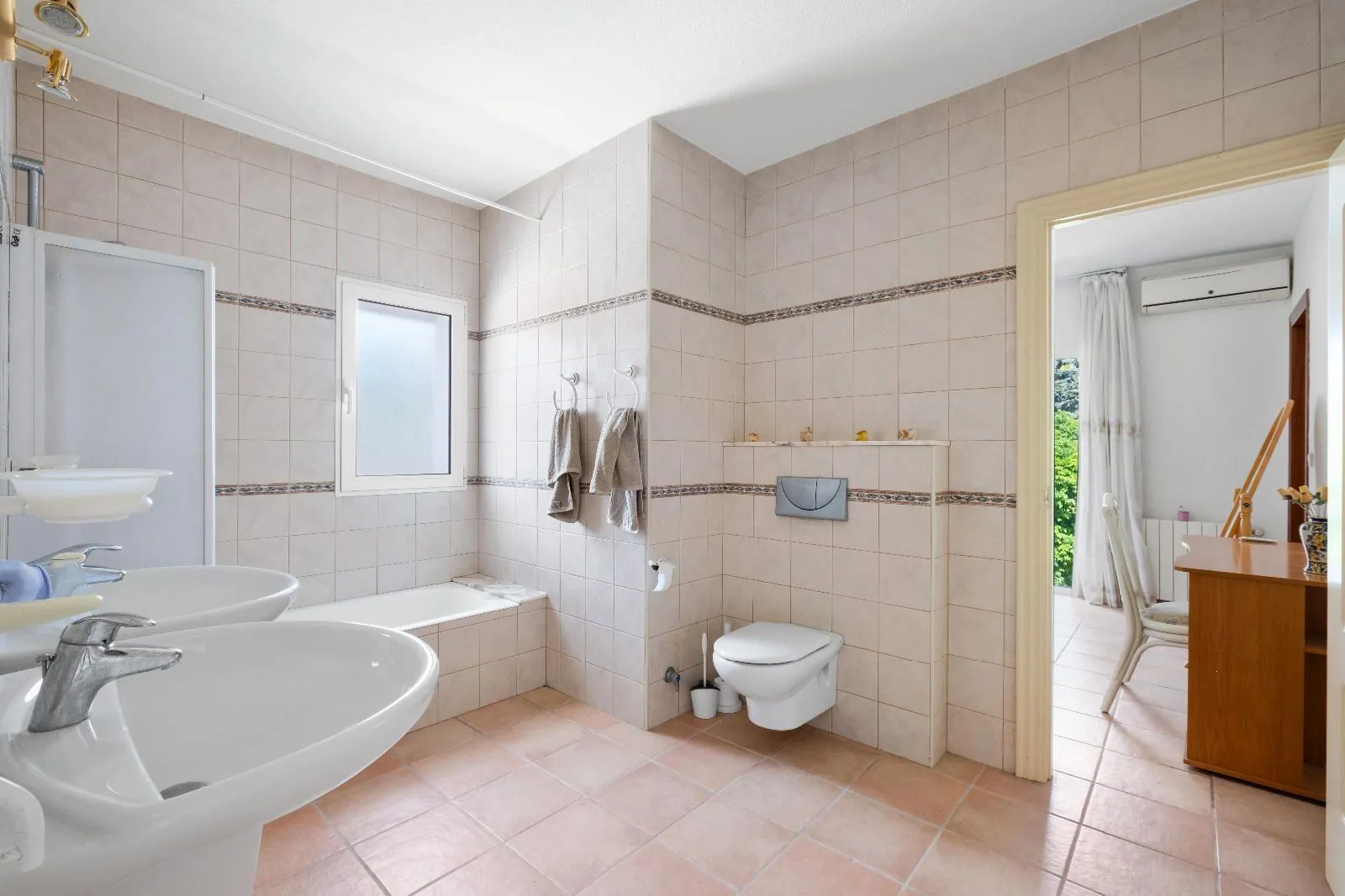 Single-storey villa in Alfaz del Pi: spaciousness, privacy, and heated pool