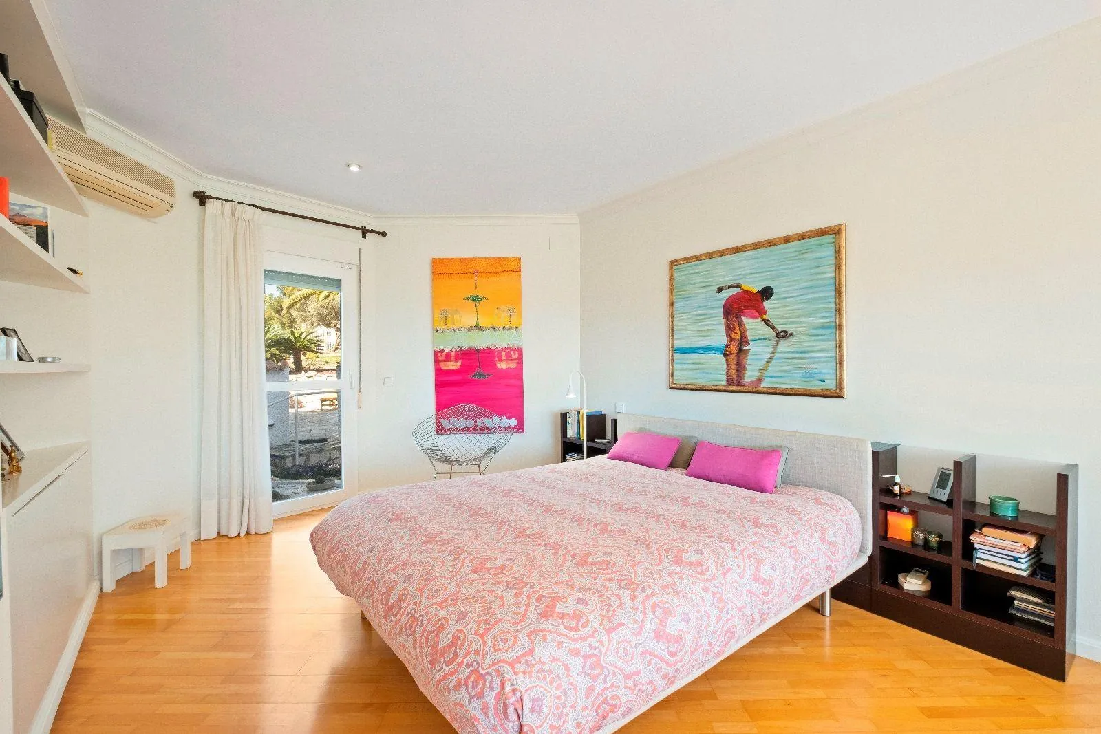 Luxurious and elegant villa with wonderful sea views