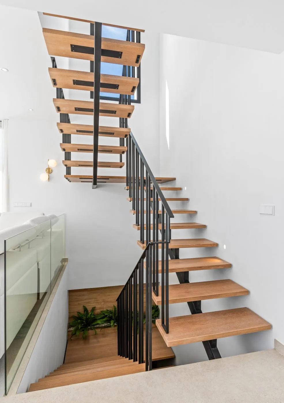 Contemporary newly built villas surrounded by mountains in Polop de la Marina.