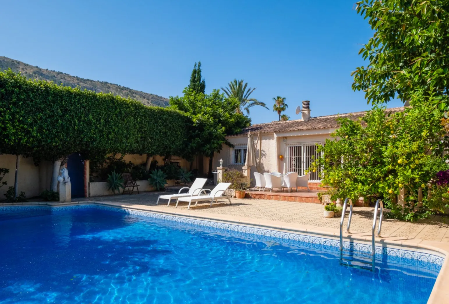 Where Tranquility Flourishes: House with Charming Garden and Pool in Albir