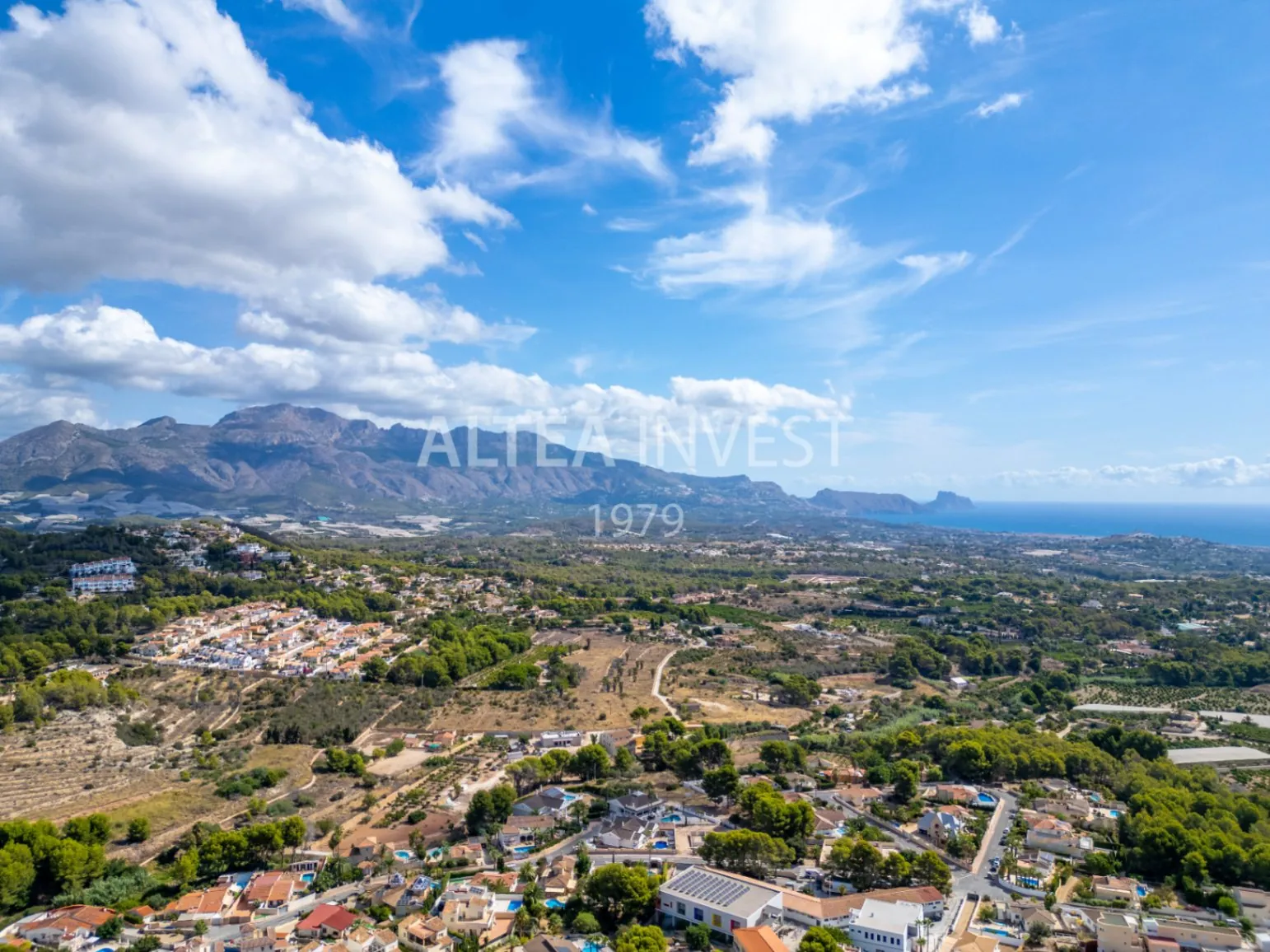 Spectacular villa completely renovated with stunning views of the Mediterranean Sea.