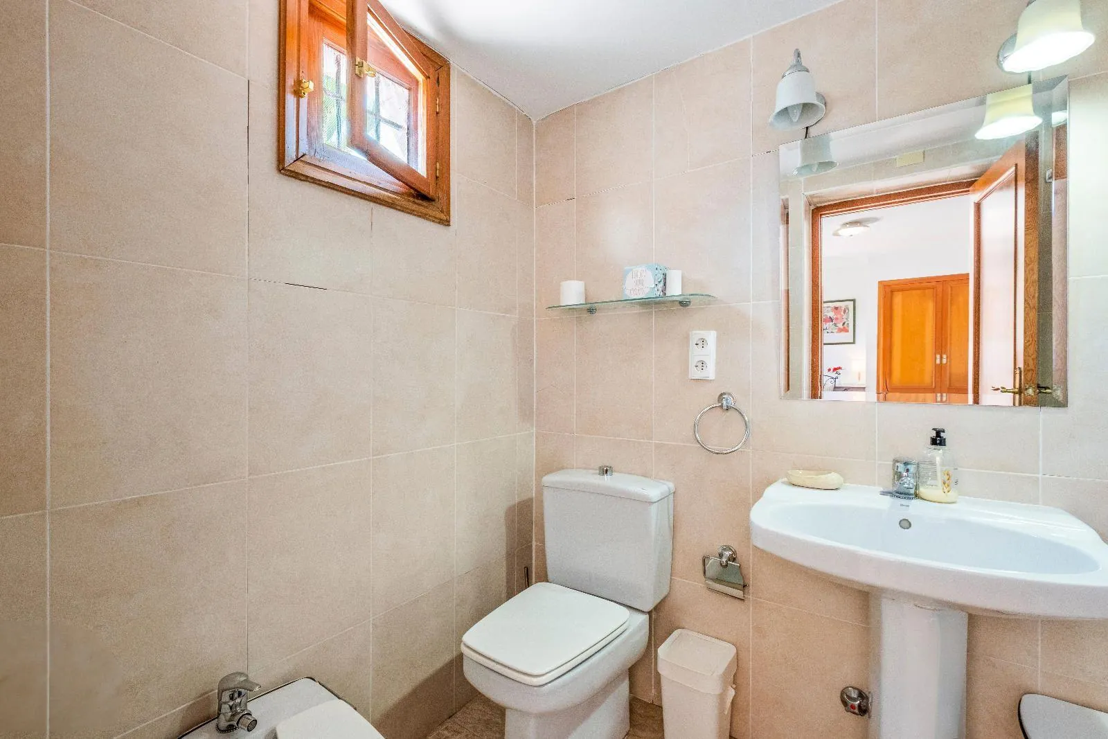 Elegant Mediterranean situated on the island of the golf course