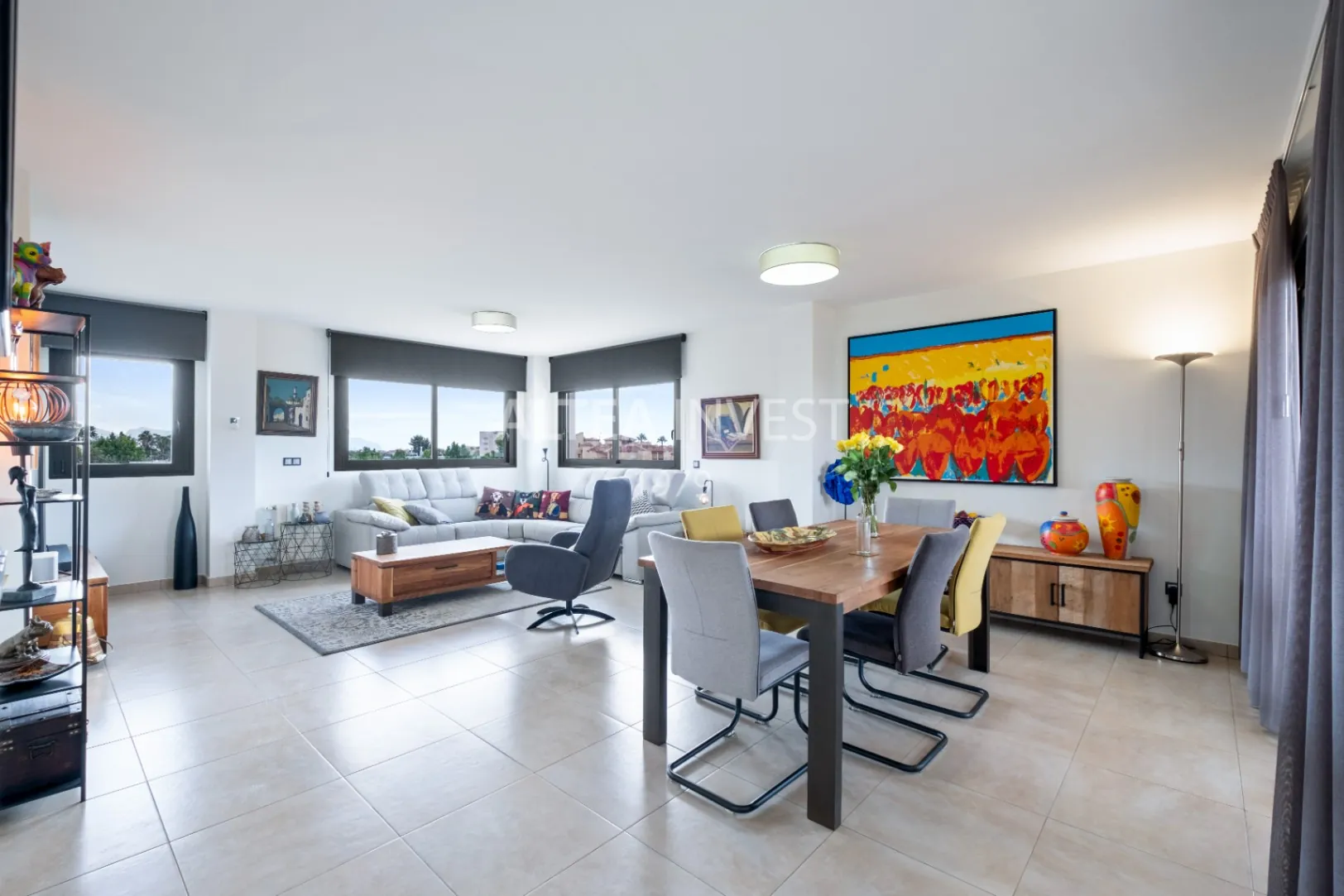 Penthouse with a large private terrace in Albir: comfort, light, and panoramic views.