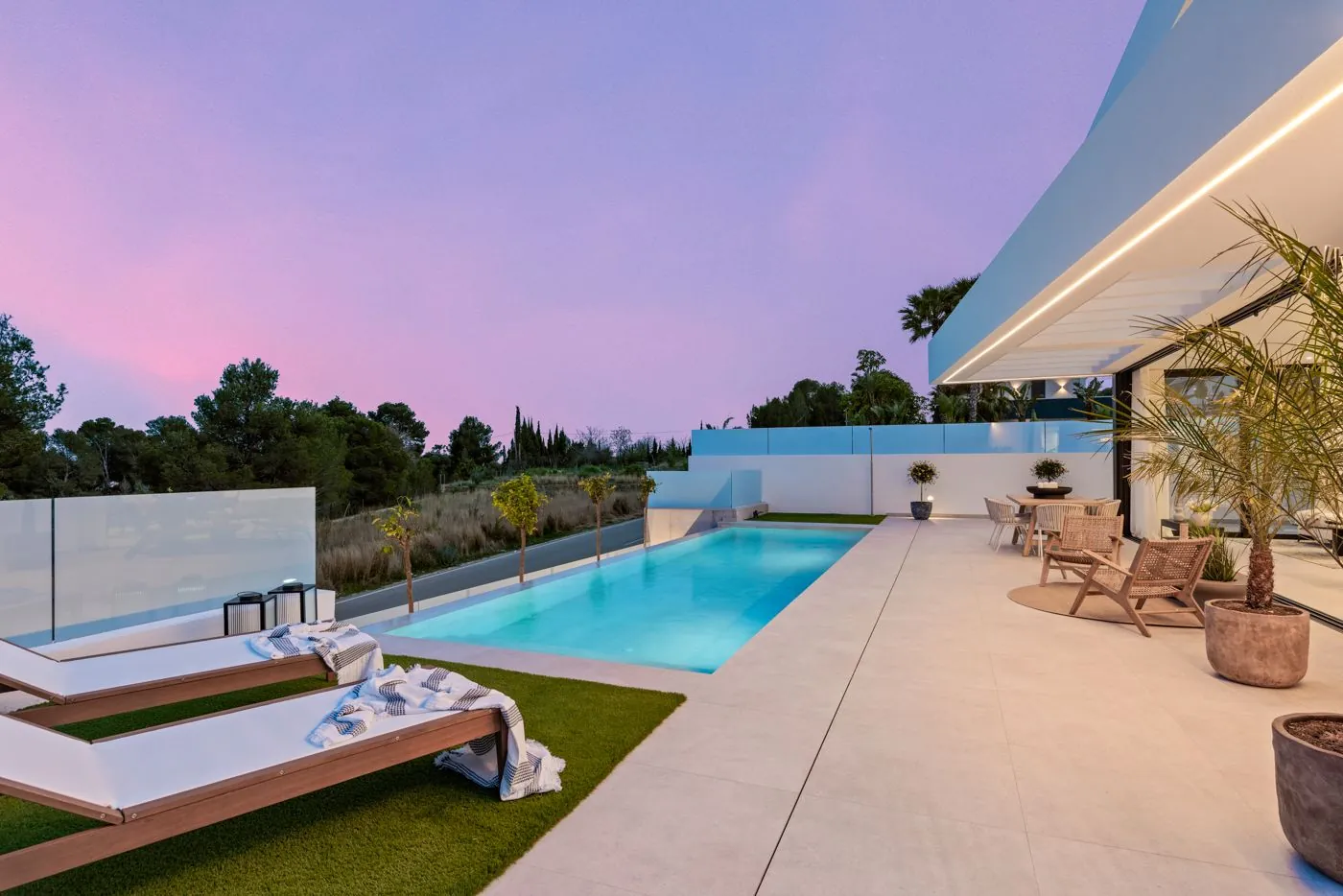 Contemporary newly built villas surrounded by mountains in Polop de la Marina.