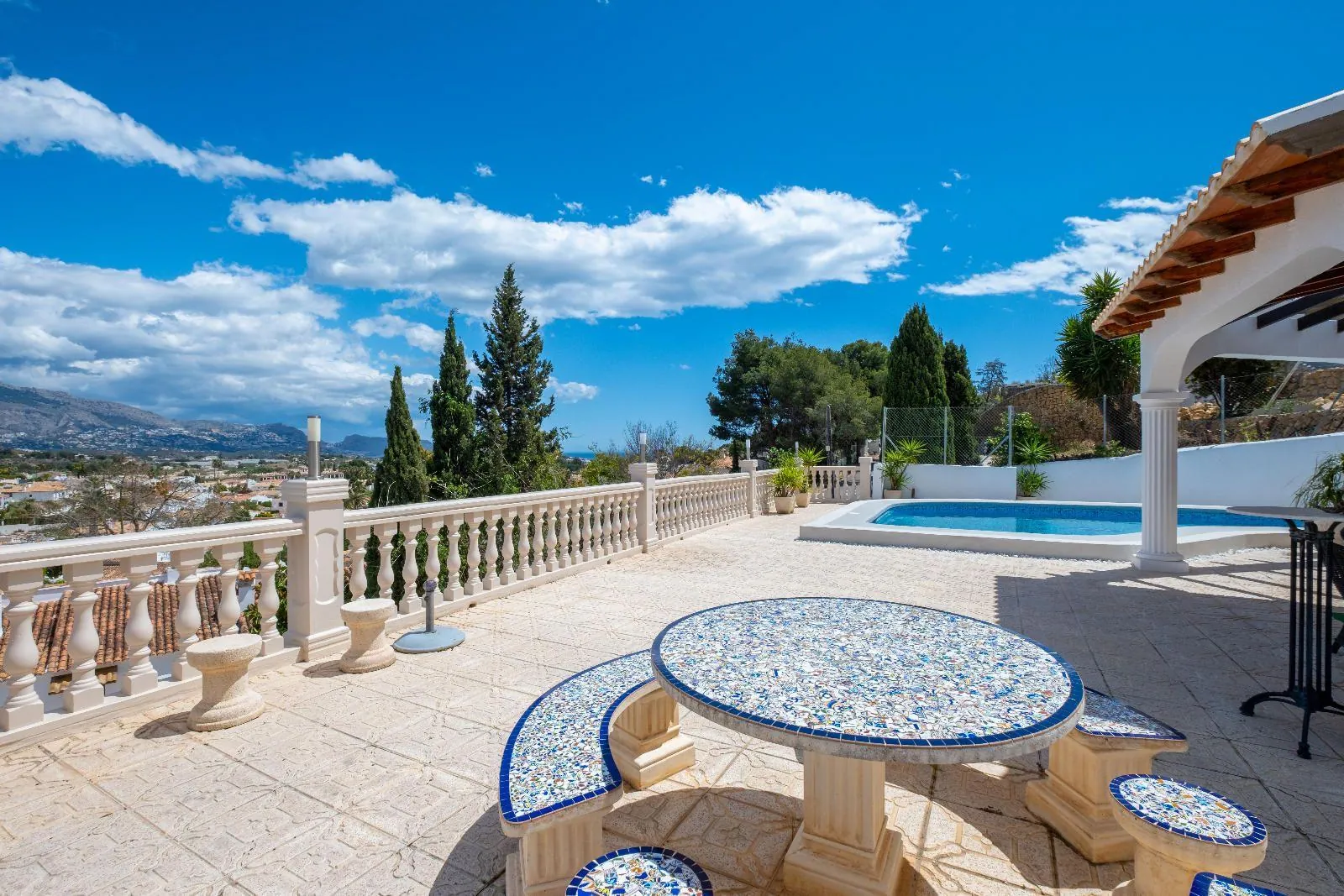 Completely renovated villa in Alfaz del Pi: sea and mountain views