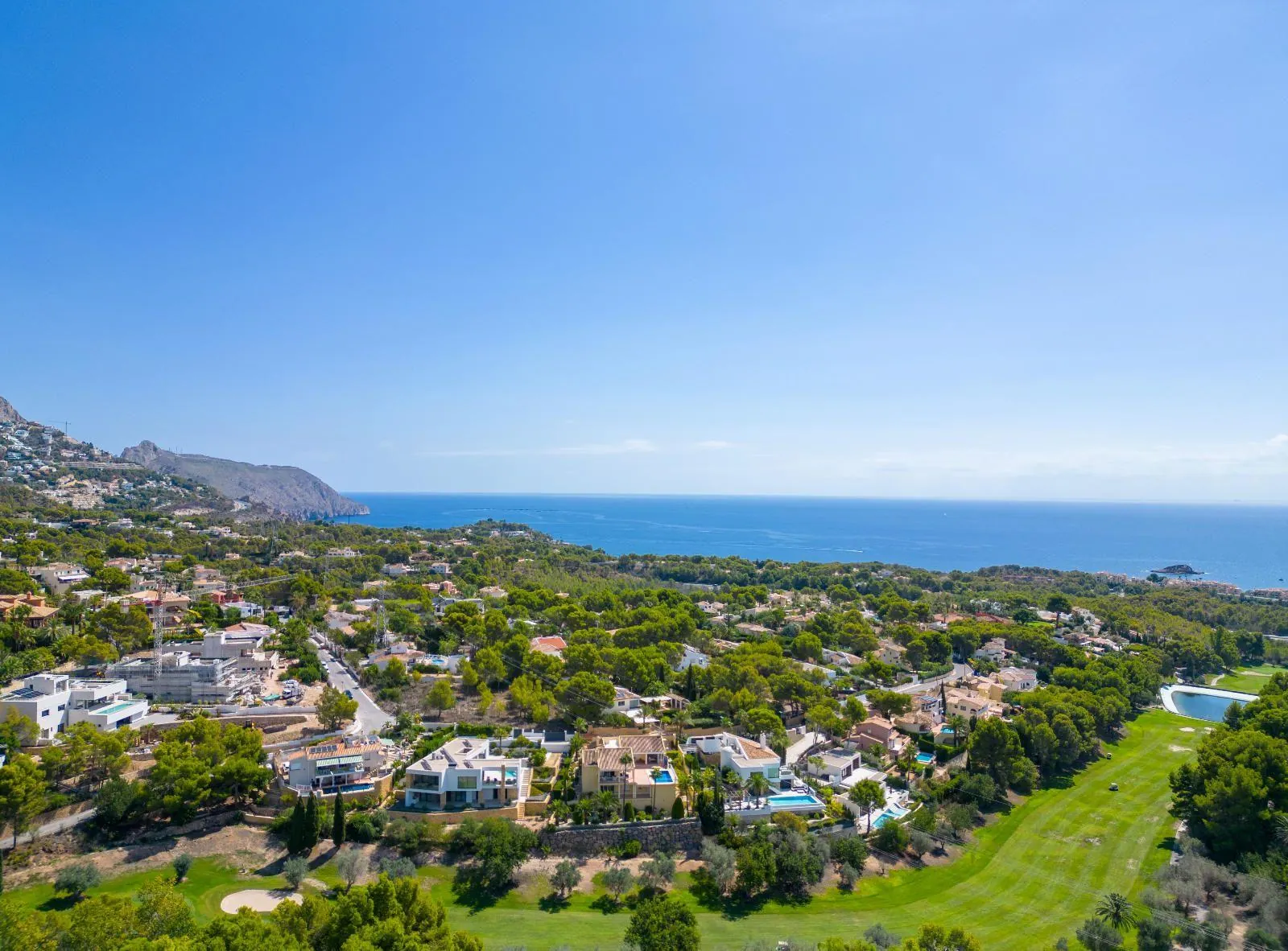 Elegant Mediterranean situated on the island of the golf course