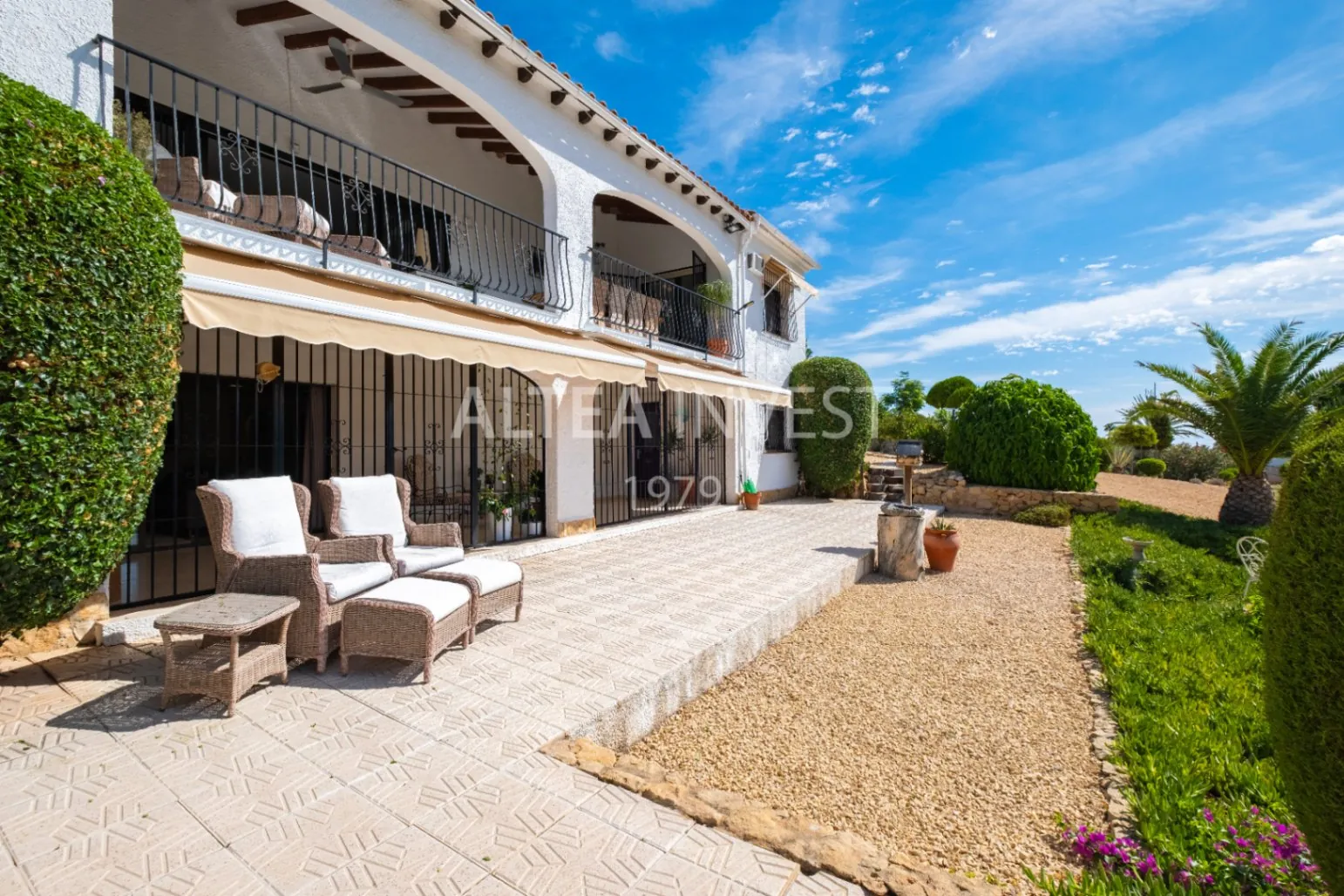 Exclusive Mediterranean-Style Chalet in El Planet