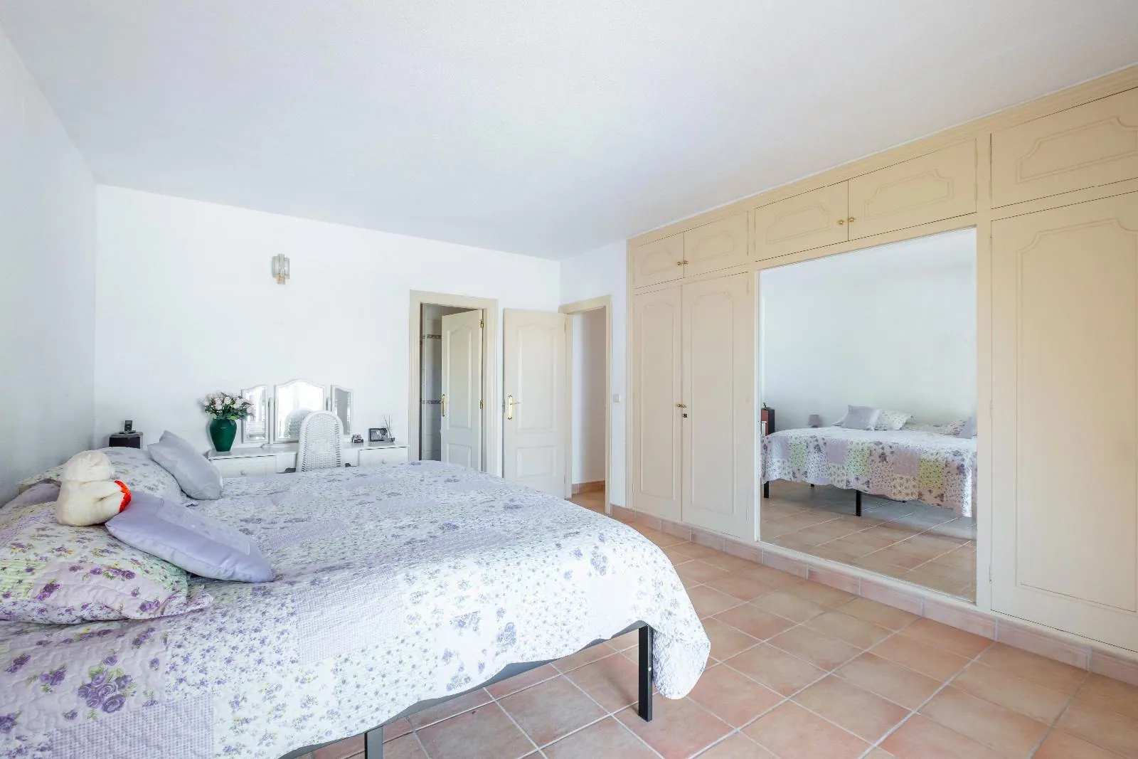 Single-storey villa in Alfaz del Pi: spaciousness, privacy, and heated pool