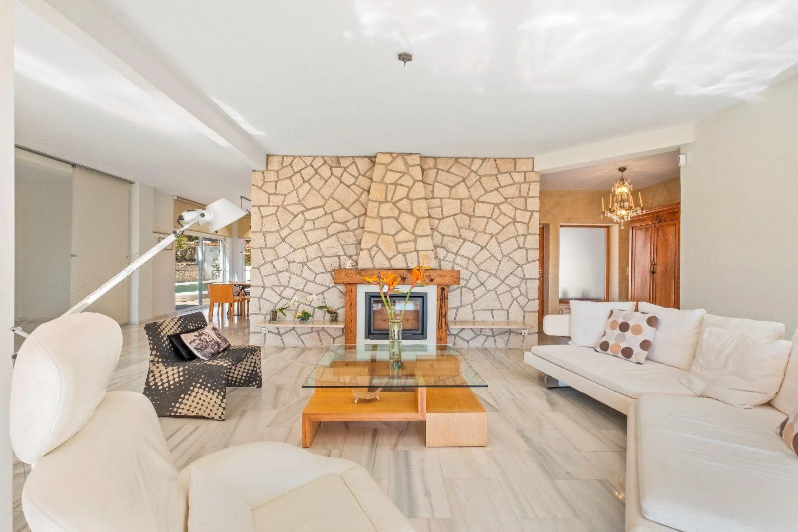 Luxurious and elegant villa with wonderful sea views