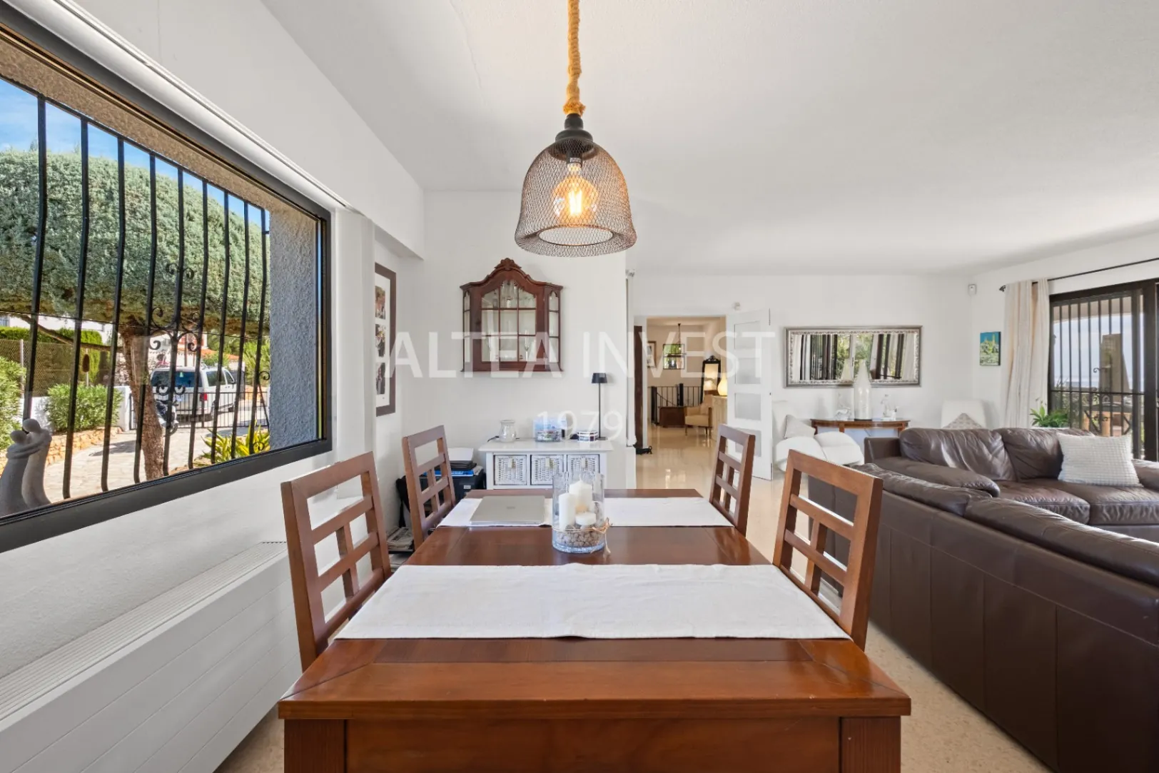 Exclusive Mediterranean-Style Chalet in El Planet