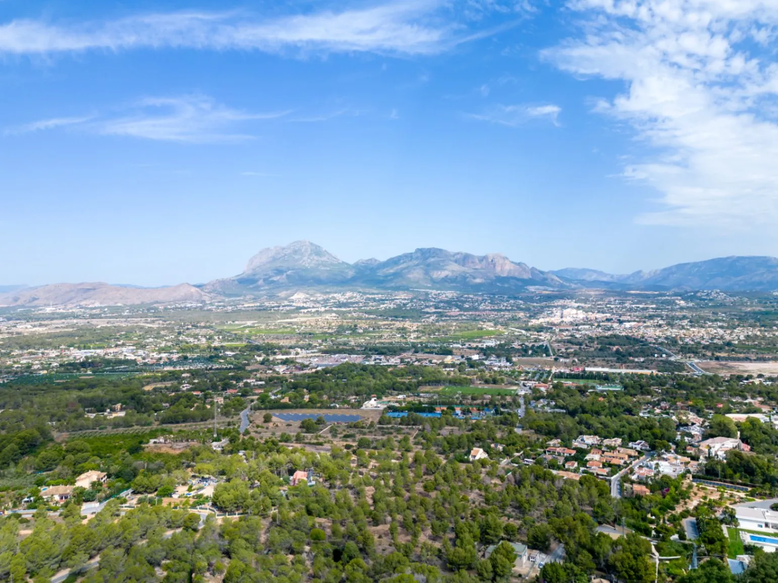 Two Villas – Nature, Privacy, and Versatility in a Unique Setting Next to Sierra Helada