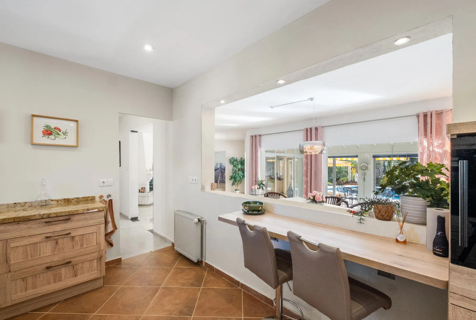 Elegant Mediterranean Villa with Guest House in La Nucia