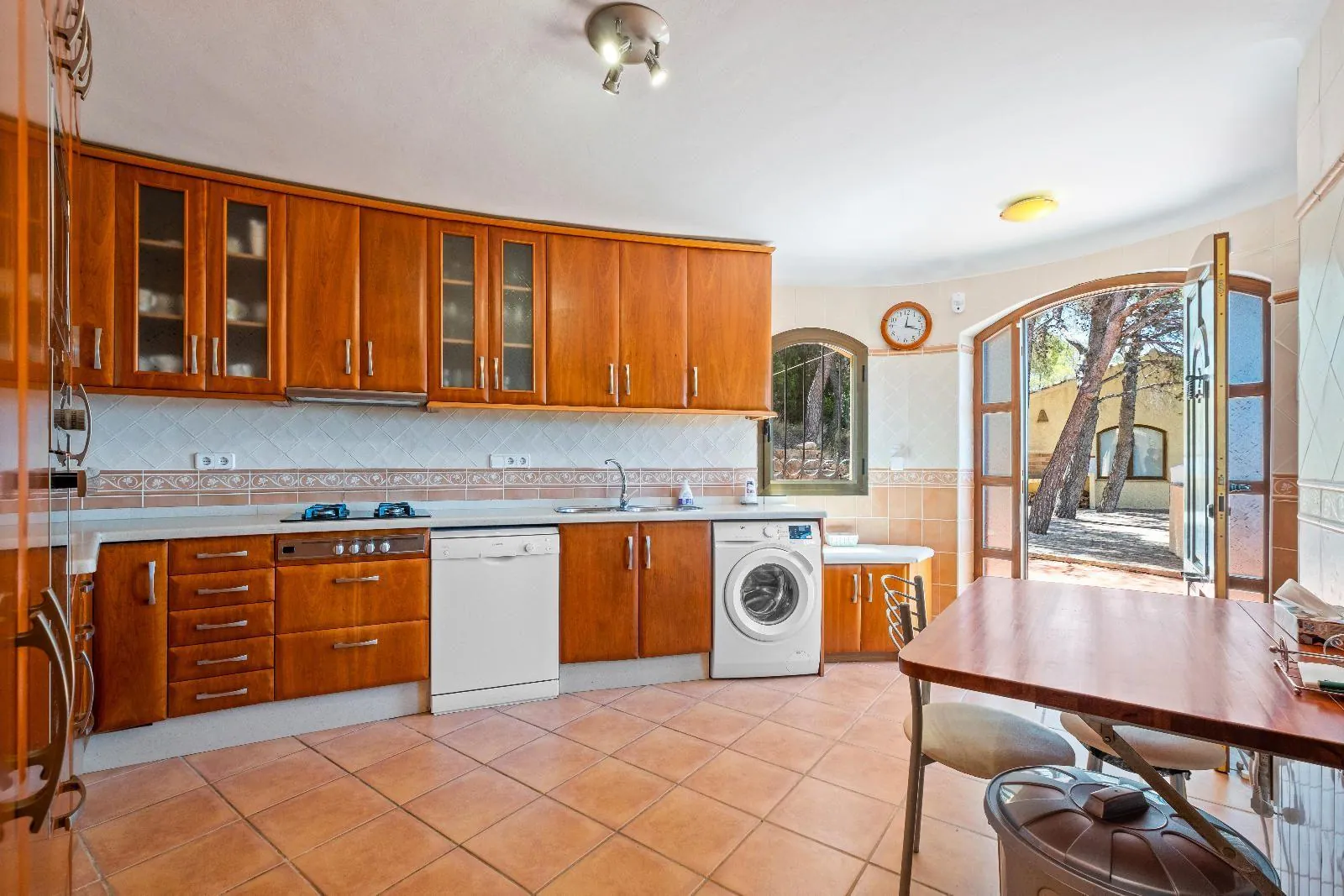 Cosy Mediterranean style villa with open views over the bay of Altea.