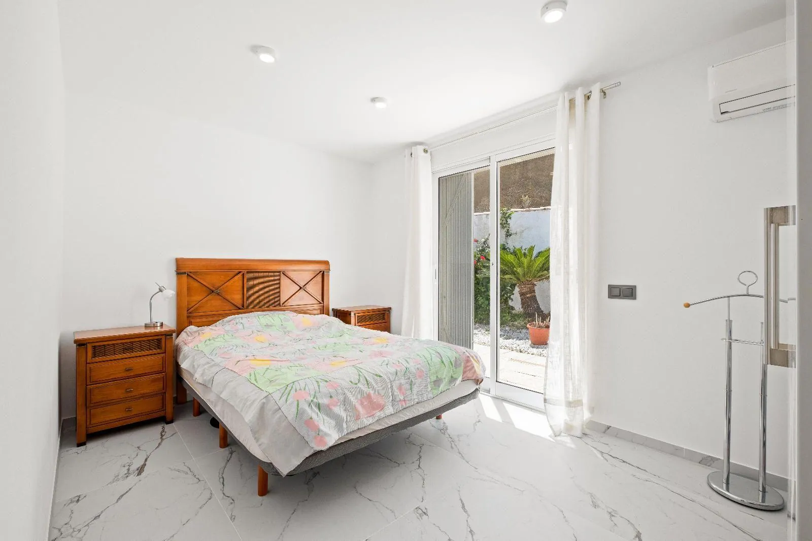 Completely renovated villa in Alfaz del Pi: sea and mountain views