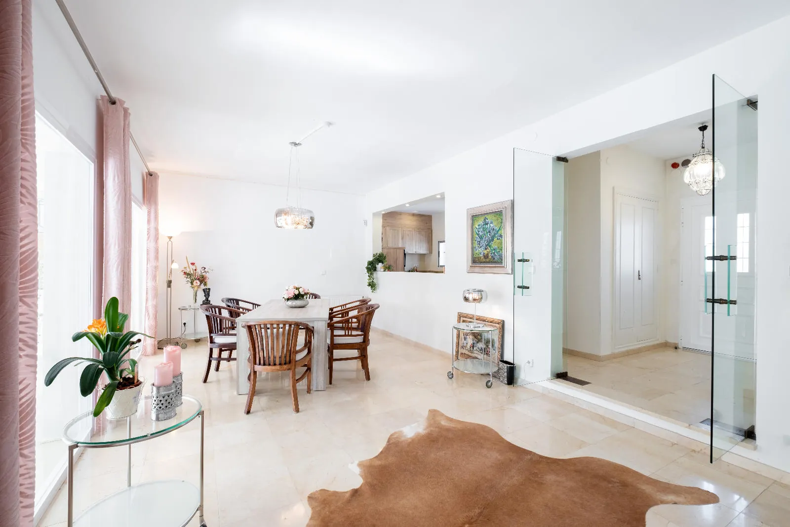 Elegant Mediterranean Villa with Guest House in La Nucia