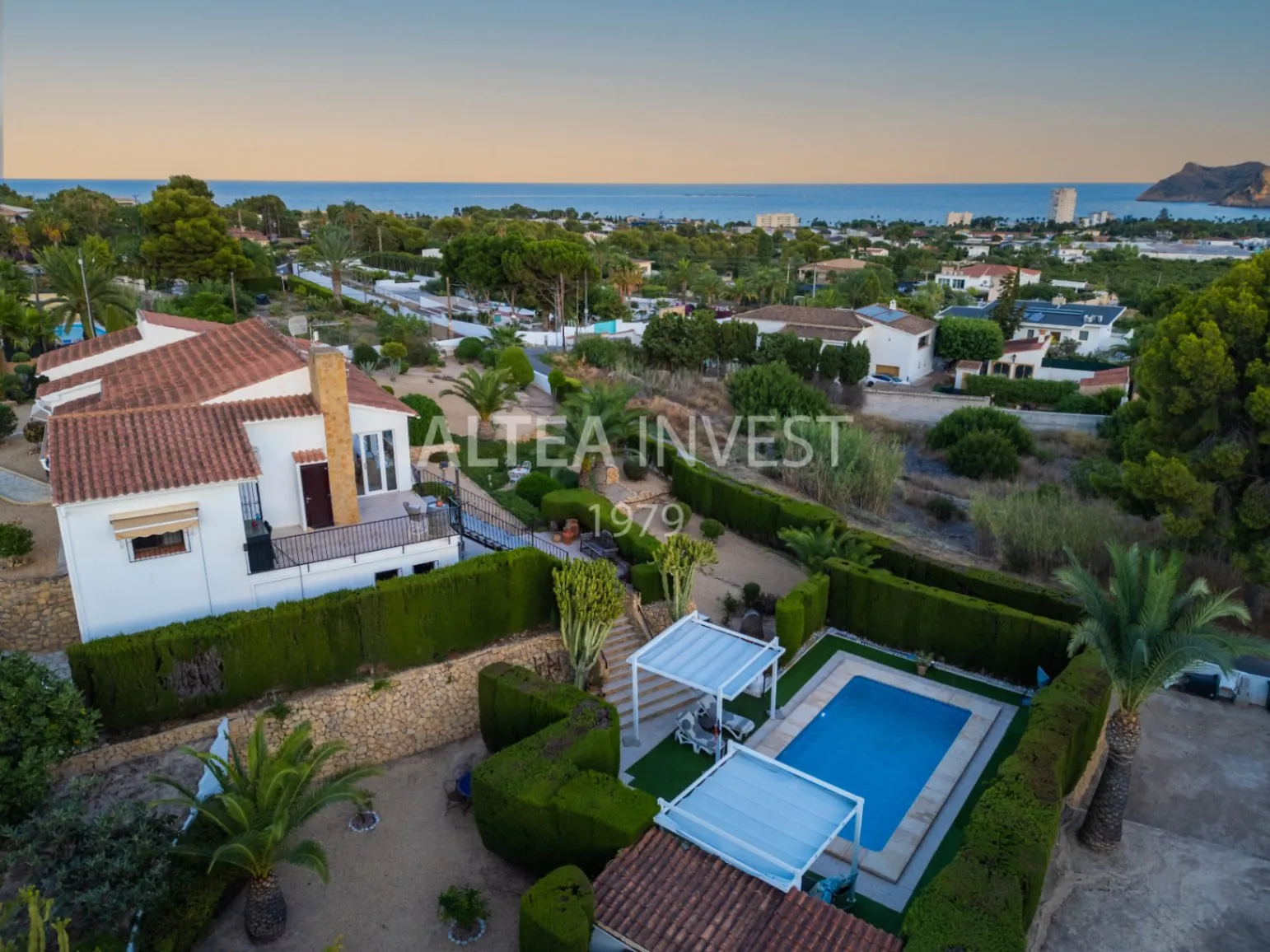 Exclusive Mediterranean-Style Chalet in El Planet
