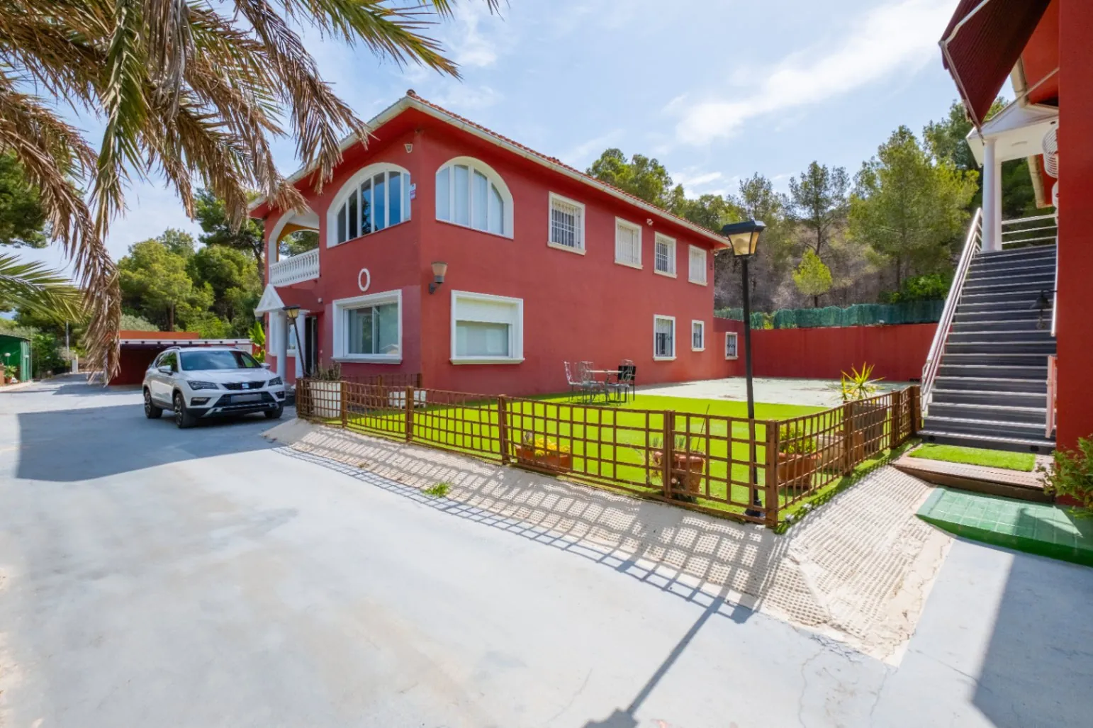 Two Villas – Nature, Privacy, and Versatility in a Unique Setting Next to Sierra Helada