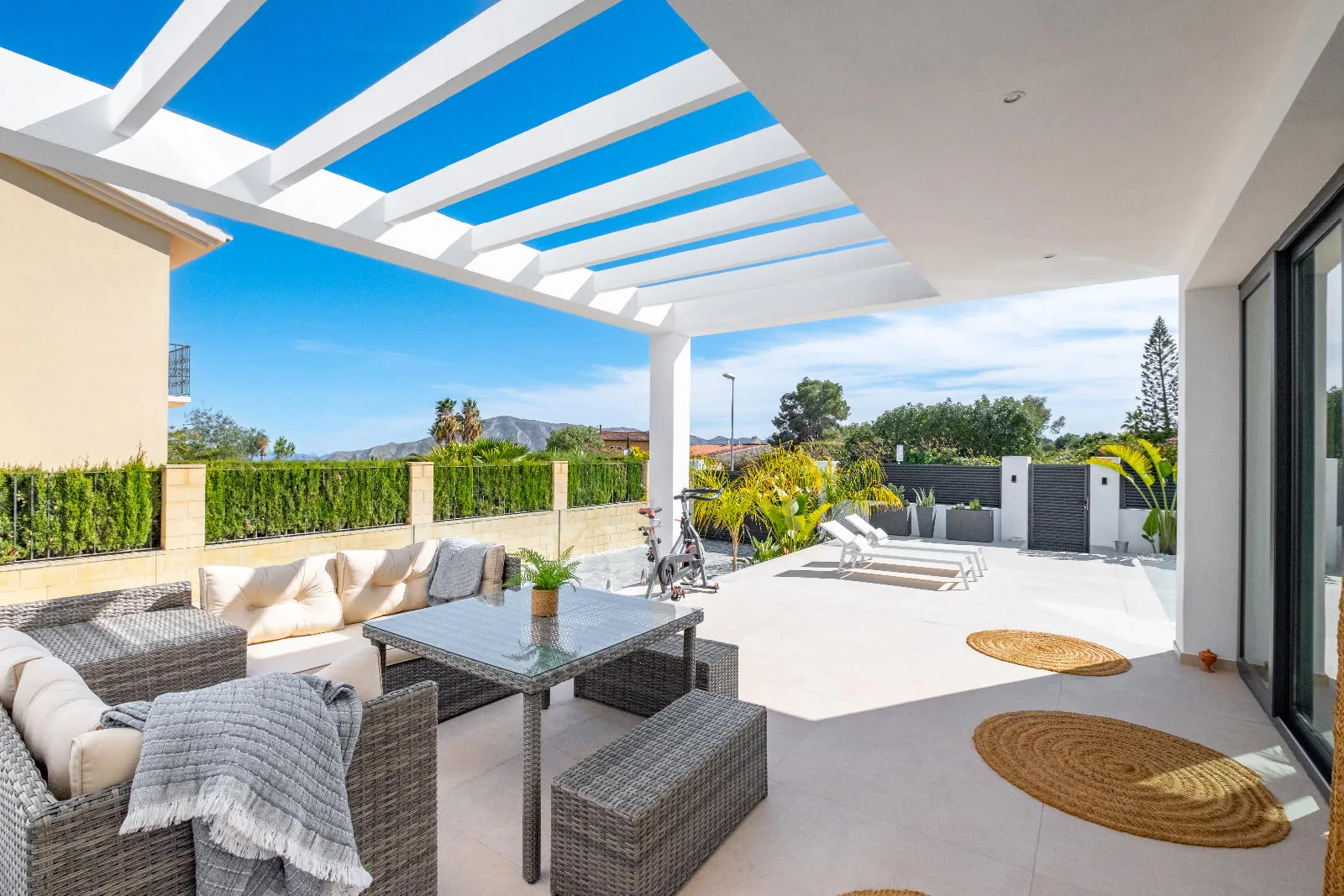 Newly Built Villa with Sea Views and Cutting-Edge Design