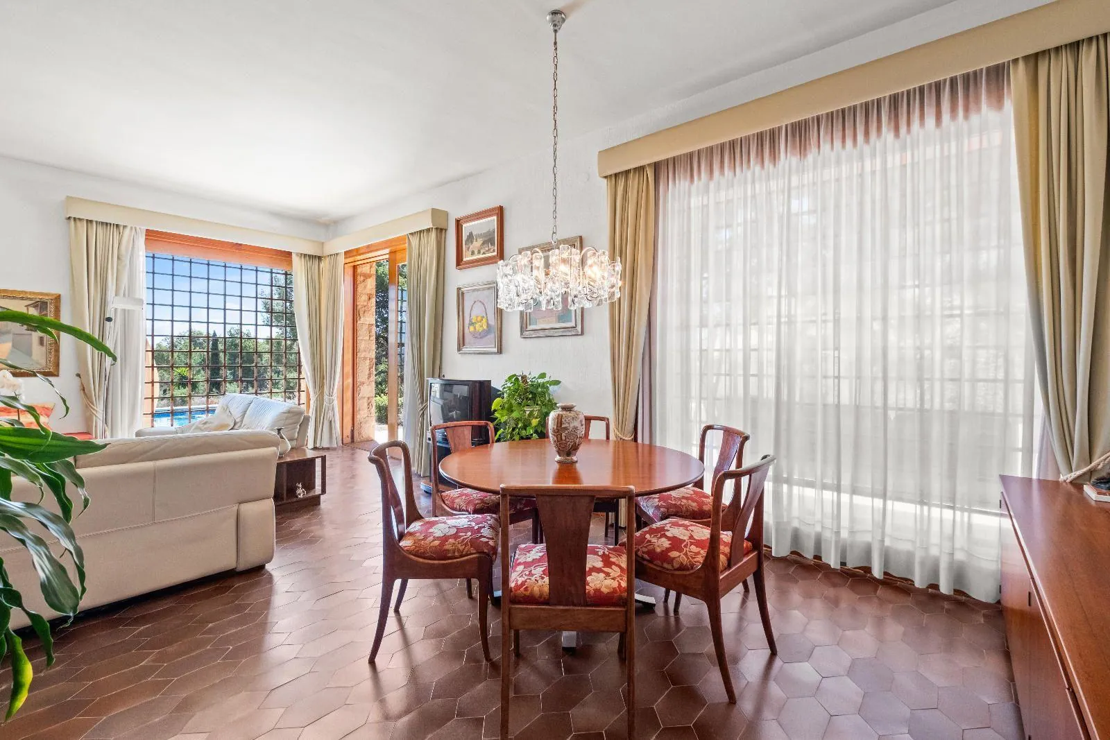 Mediterranean Elegance between the Sea and the Mountain – Privacy and Nature in La Nucía