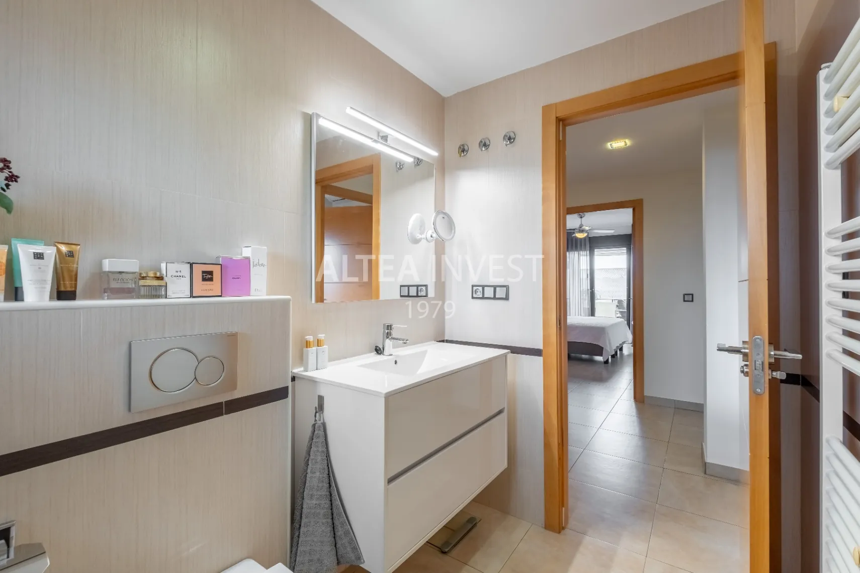 Penthouse with a large private terrace in Albir: comfort, light, and panoramic views.