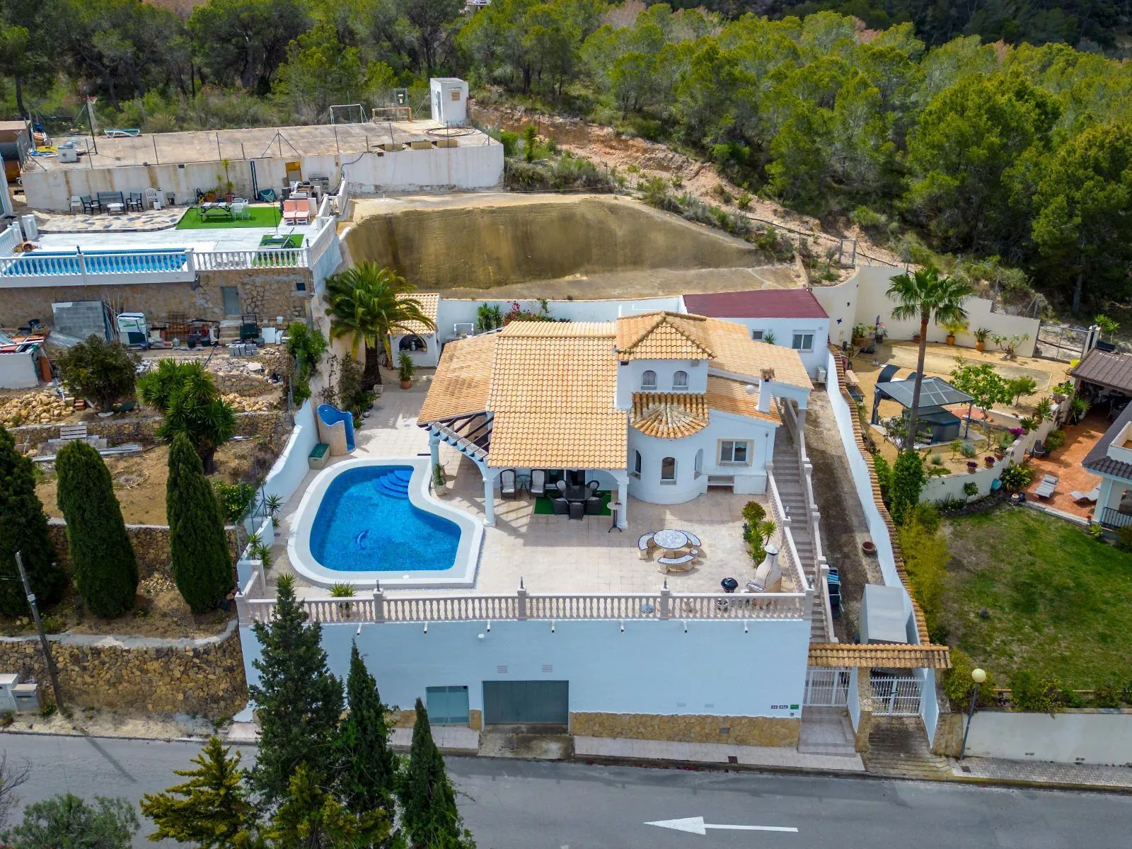 Completely renovated villa in Alfaz del Pi: sea and mountain views