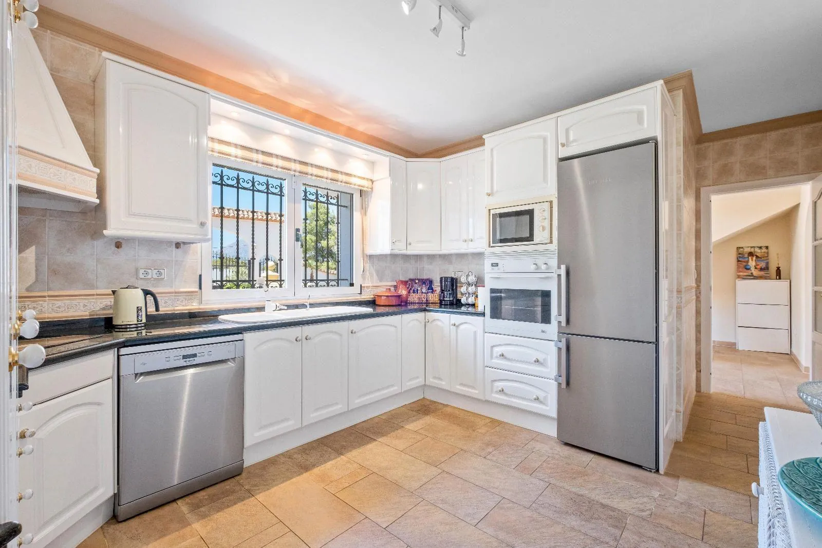 1311 - Elegant Mediterranean Villa with Large Plot and Panoramic Sea Views