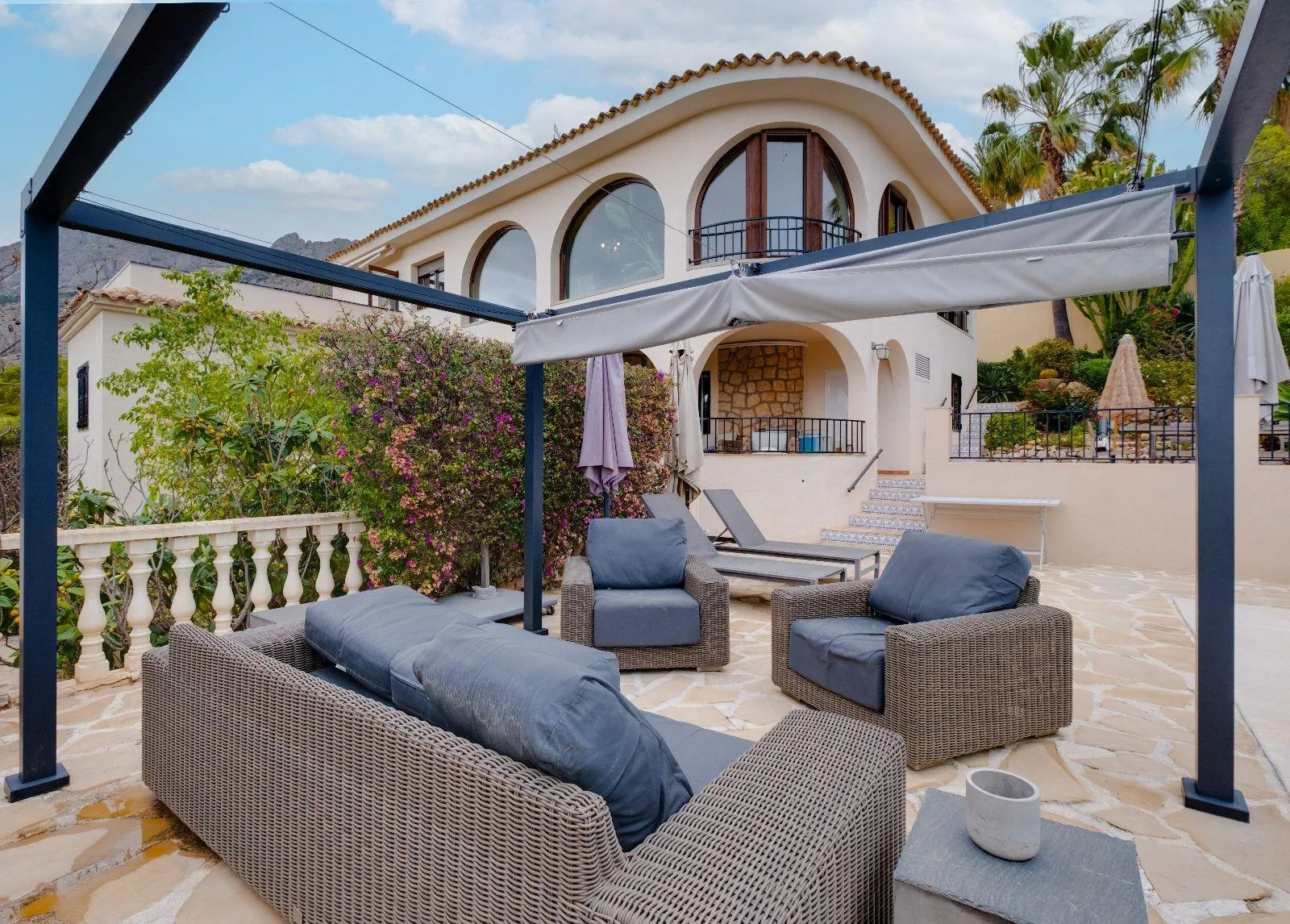 Independent villa surrounded by nature