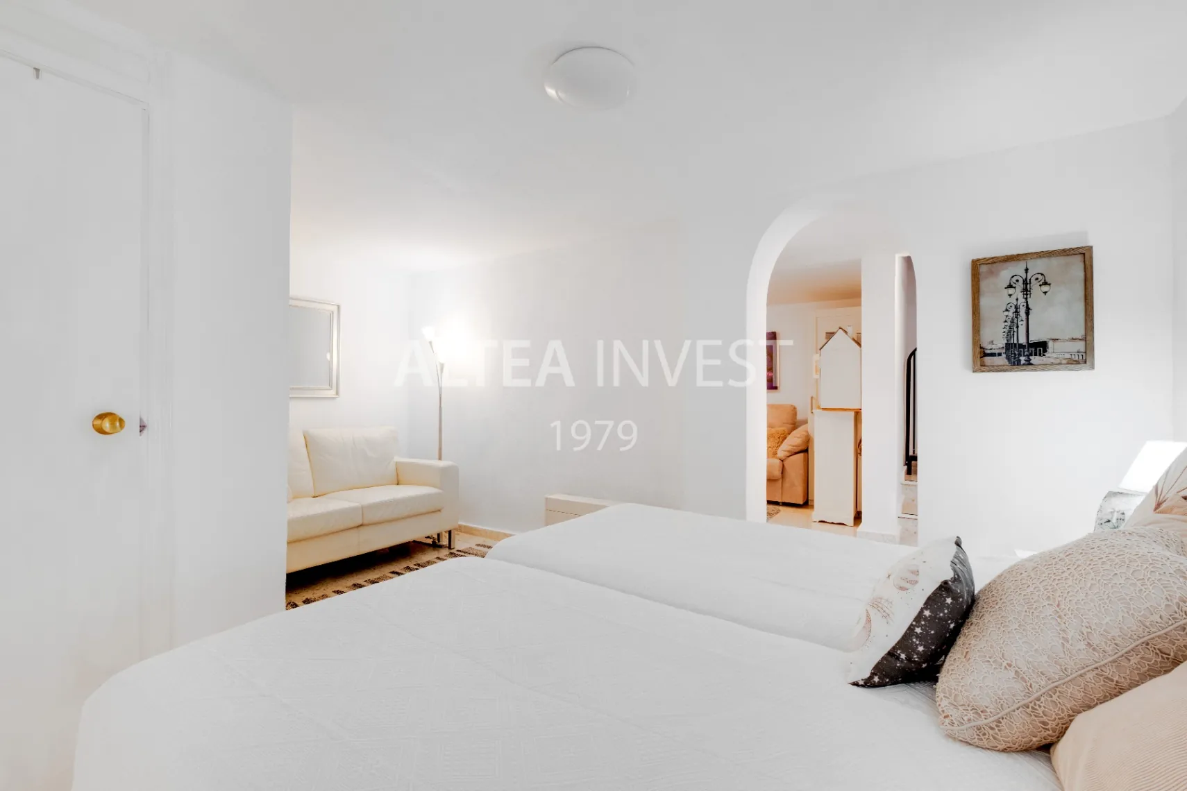 Exclusive Mediterranean-Style Chalet in El Planet