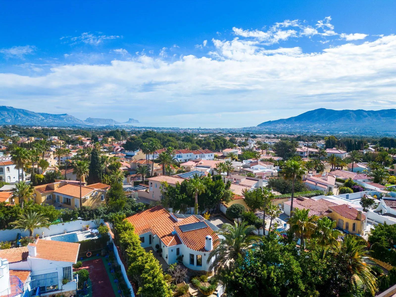 Charming Villa with Sea and Mountain Views in La Nucia