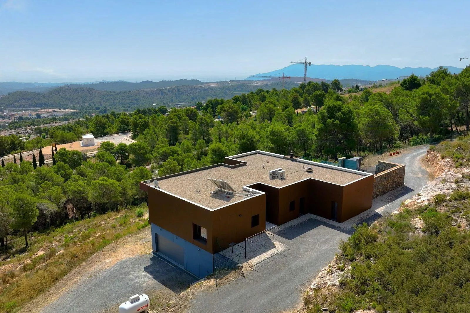 Exceptional villa in a unique setting with open views to the Mediterranean Sea and the bay of Altea.