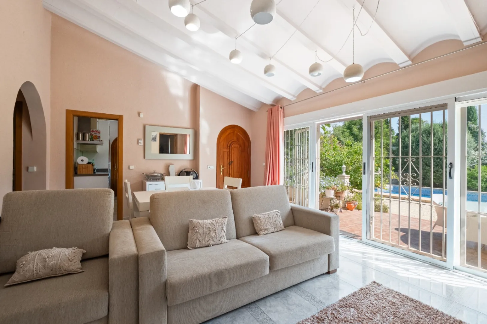 Where Tranquility Flourishes: House with Charming Garden and Pool in Albir