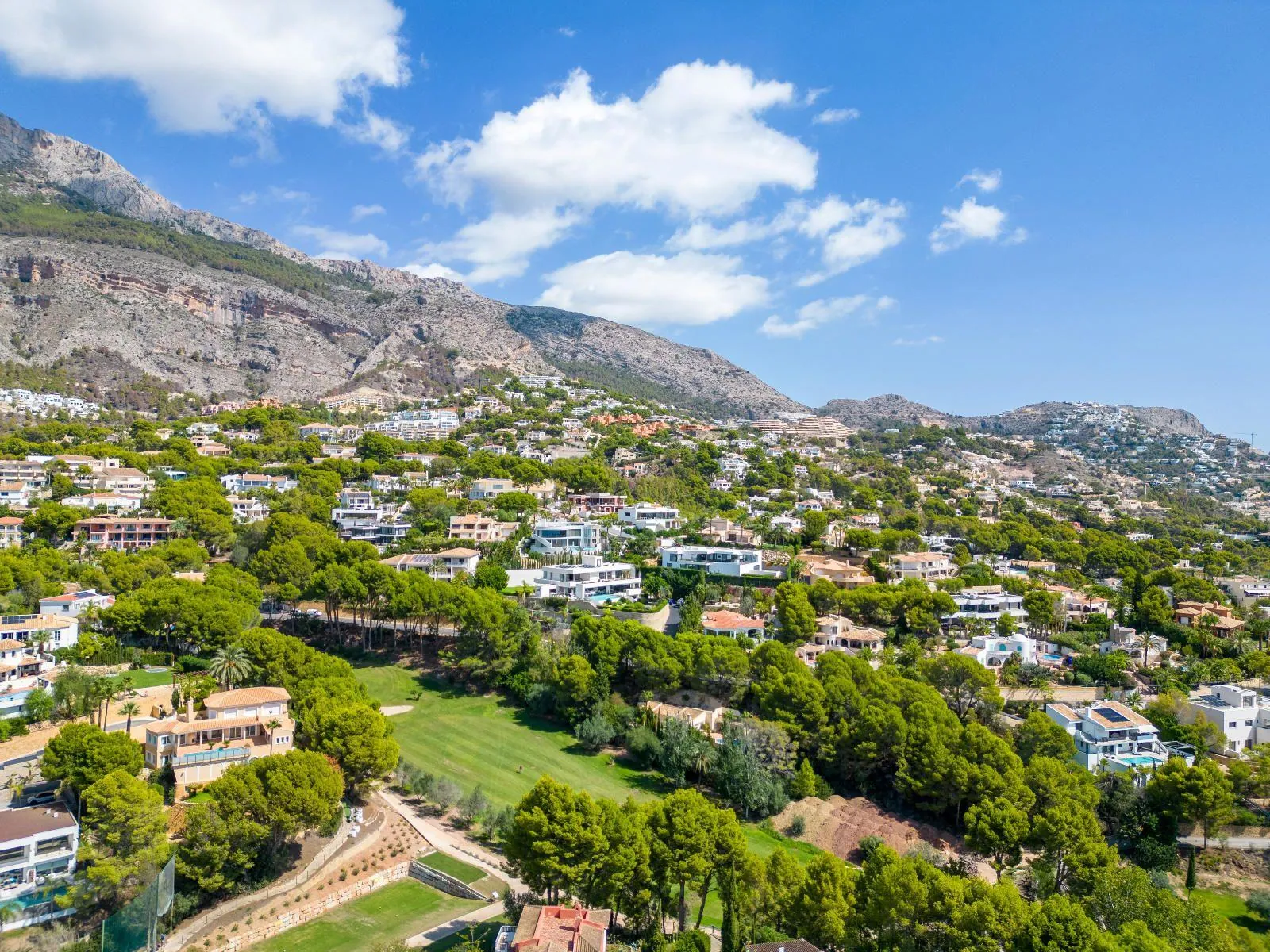 Elegant Mediterranean situated on the island of the golf course
