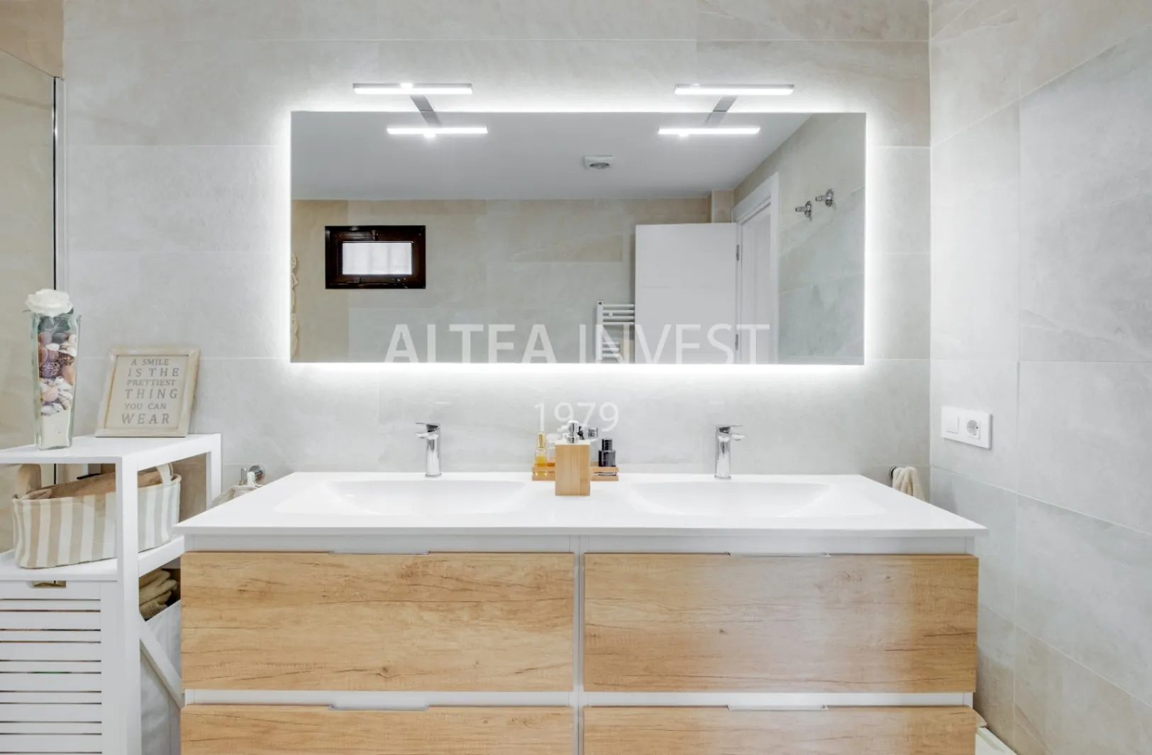 Exclusive Mediterranean-Style Chalet in El Planet