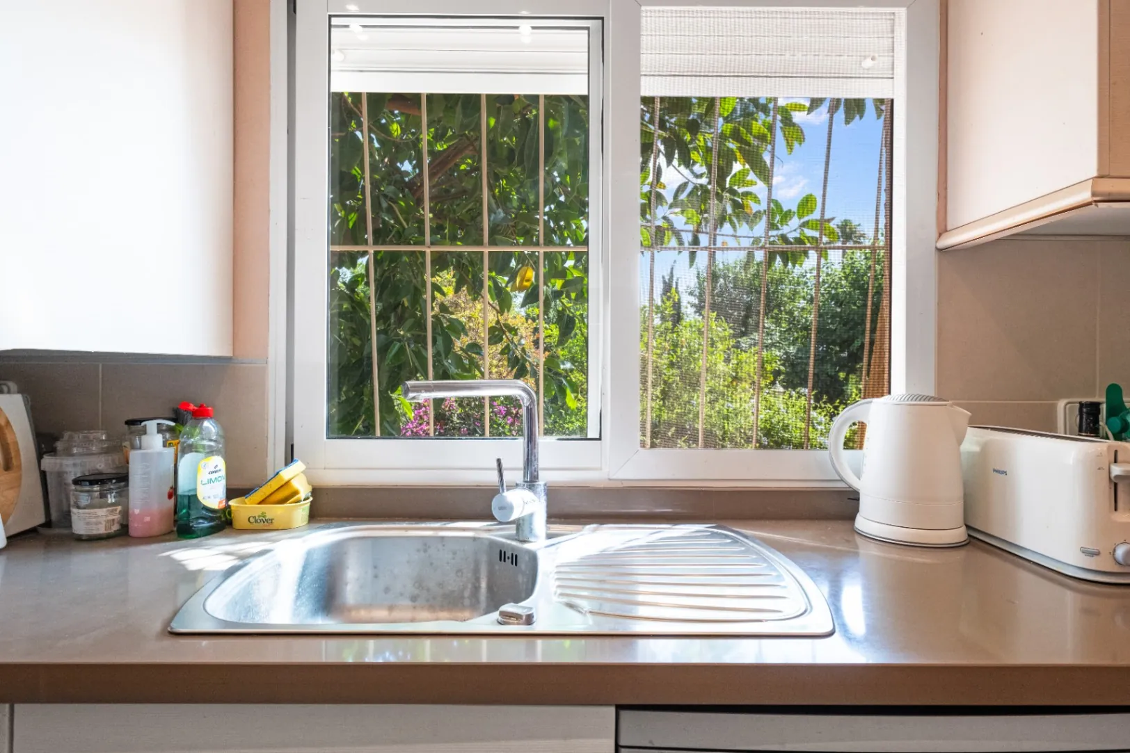 Where Tranquility Flourishes: House with Charming Garden and Pool in Albir