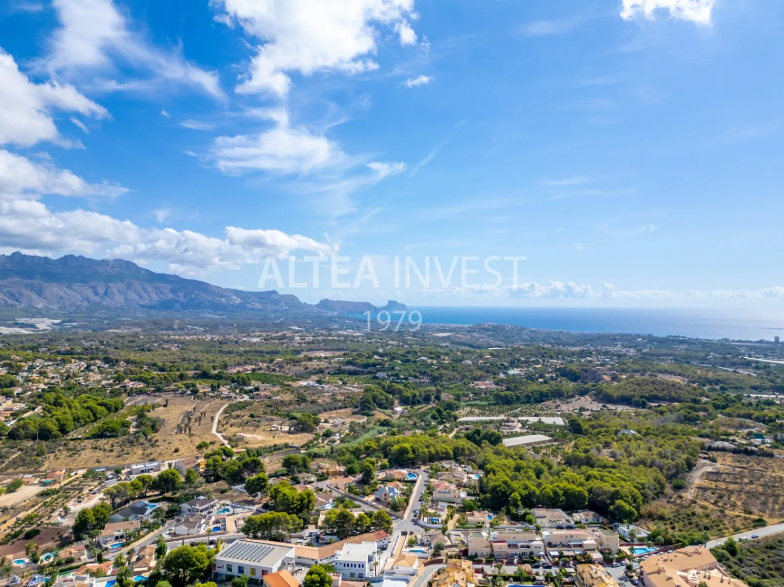 Spectacular villa completely renovated with stunning views of the Mediterranean Sea.
