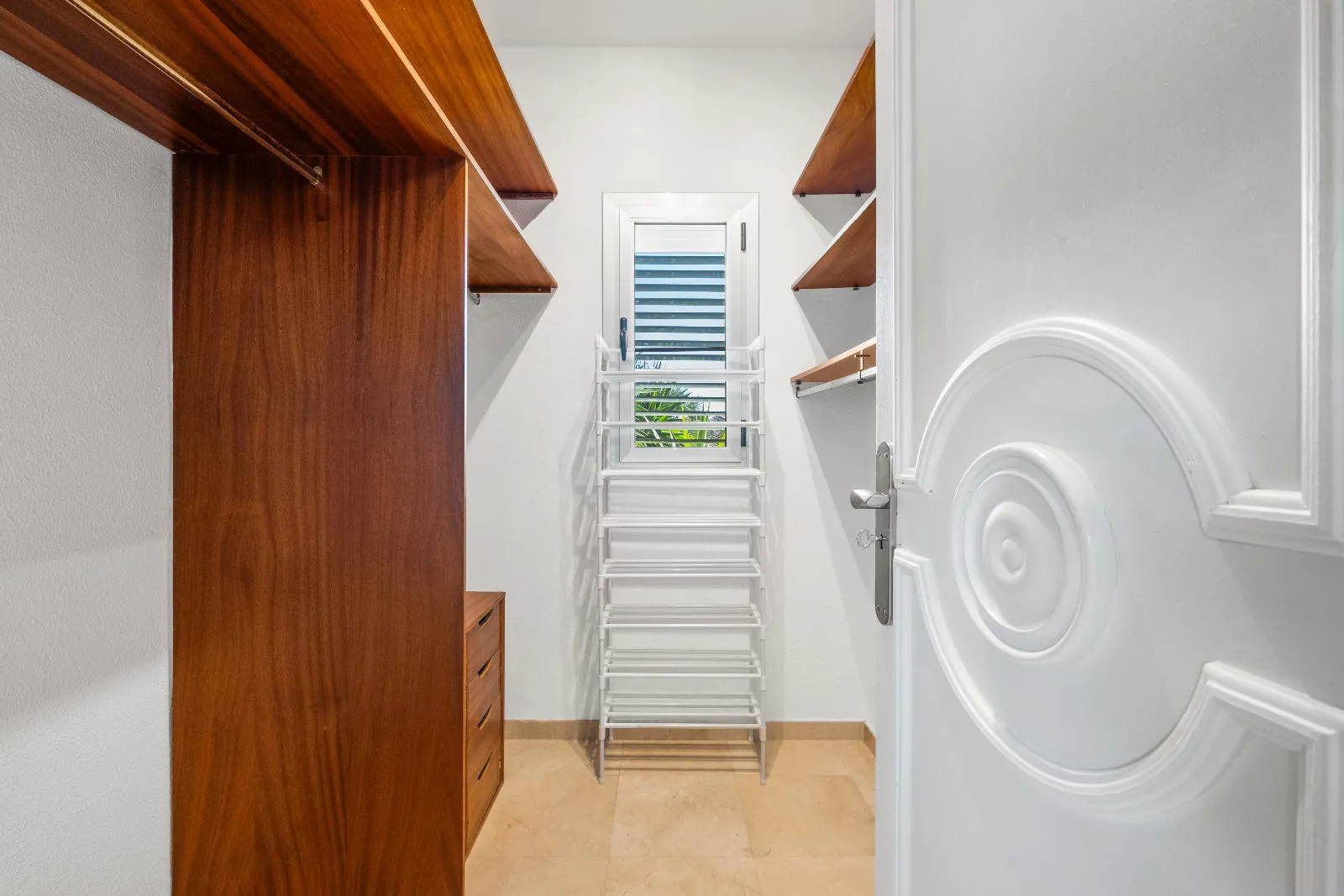 Elegant Mediterranean Villa with Guest House in La Nucia